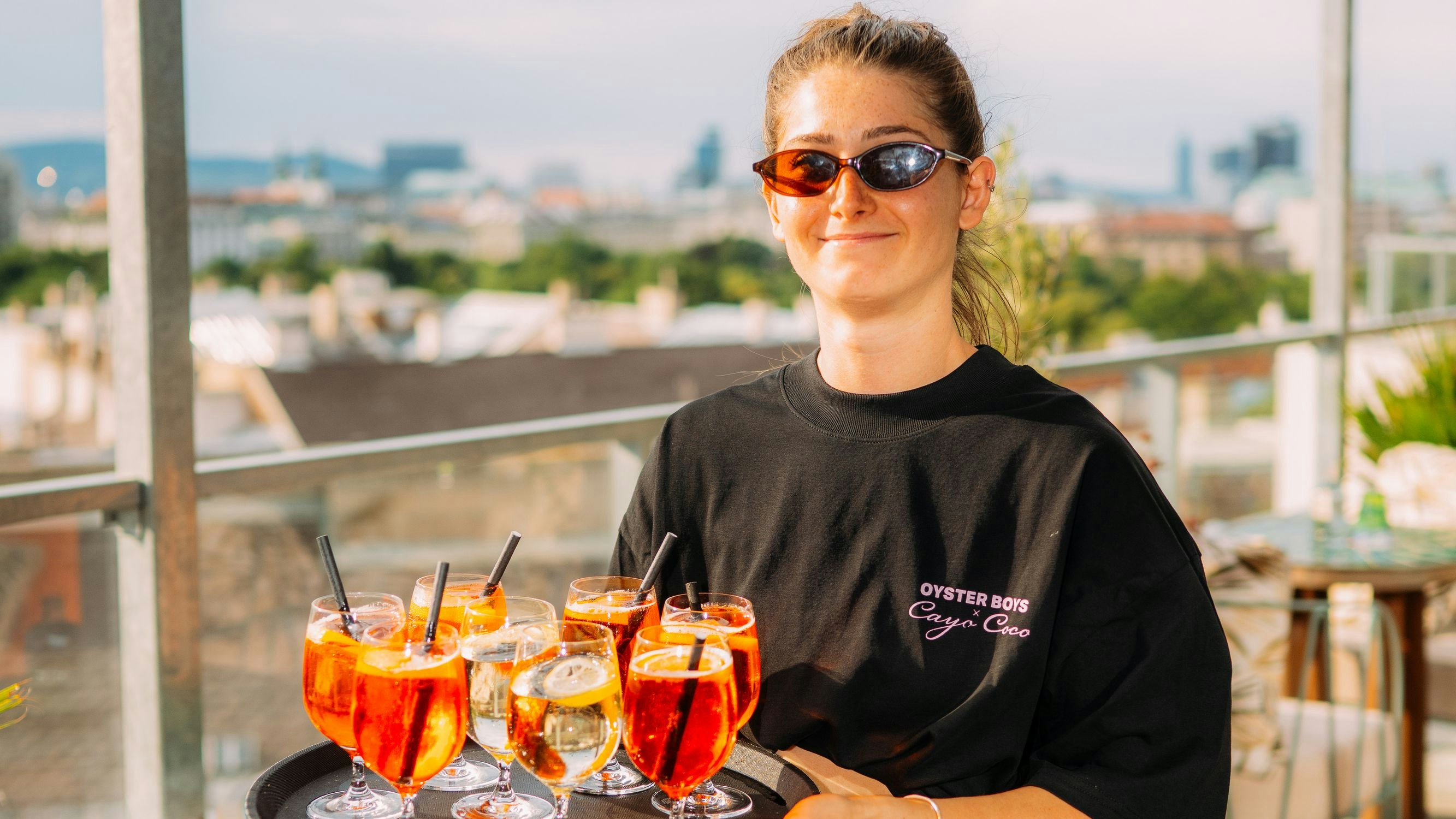 Coole Austern und traumhafte Drinks warten auf die Gäste.