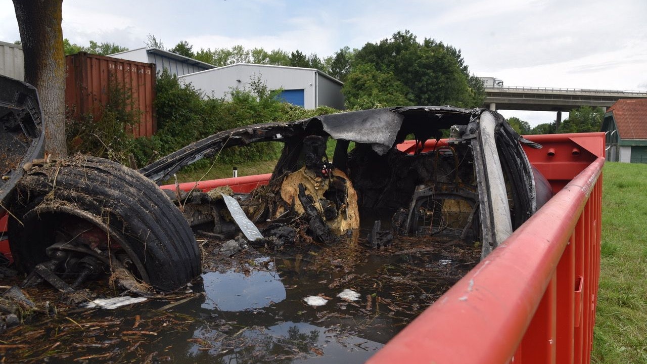 Das ausgebrannte Autowrack