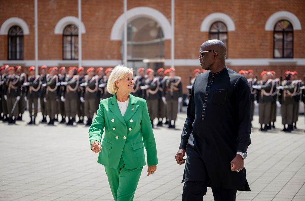 Verteidigungsministerin Klaudia Tanner hat ihren senegalesischen Amtskollegen empfangen.