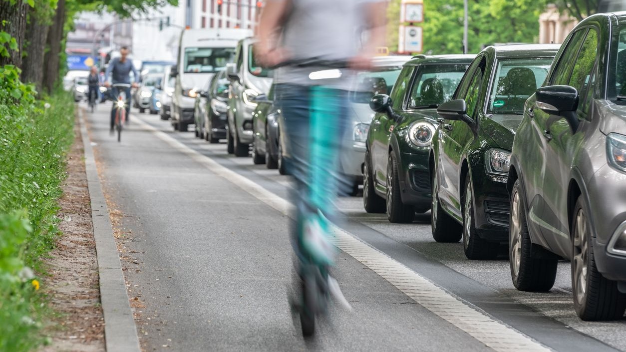Heute.at - 60 statt 25 km/h – Raser auf E-Scooter geschnappt