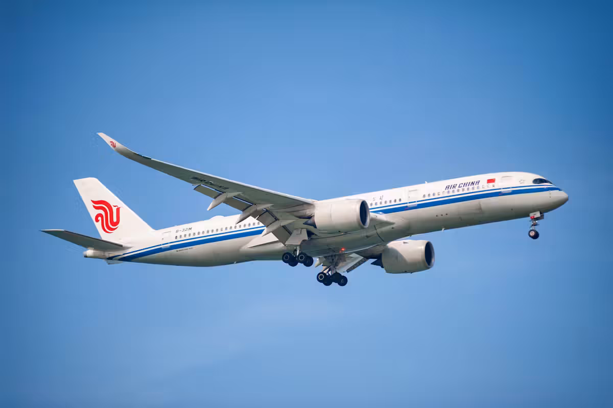 Ein Airbus A350 von Air China und eine Boeing 767 von SF Airlines sind sich am 6. Juli 2025 über Südsibirien bis auf etwa 100 Meter gefährlich nahegekommen.