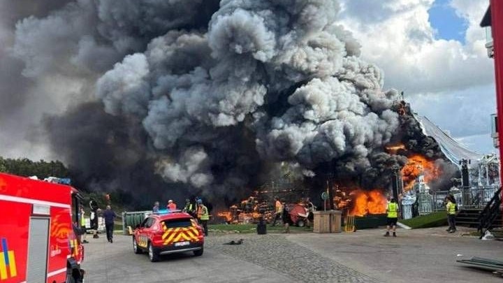Heute.at - Inferno am Tomorrowland – Hauptbühne brennt komplett ab