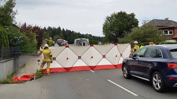 Heute.at - Fußgänger stirbt nach Crash mit Motorrad im Spital
