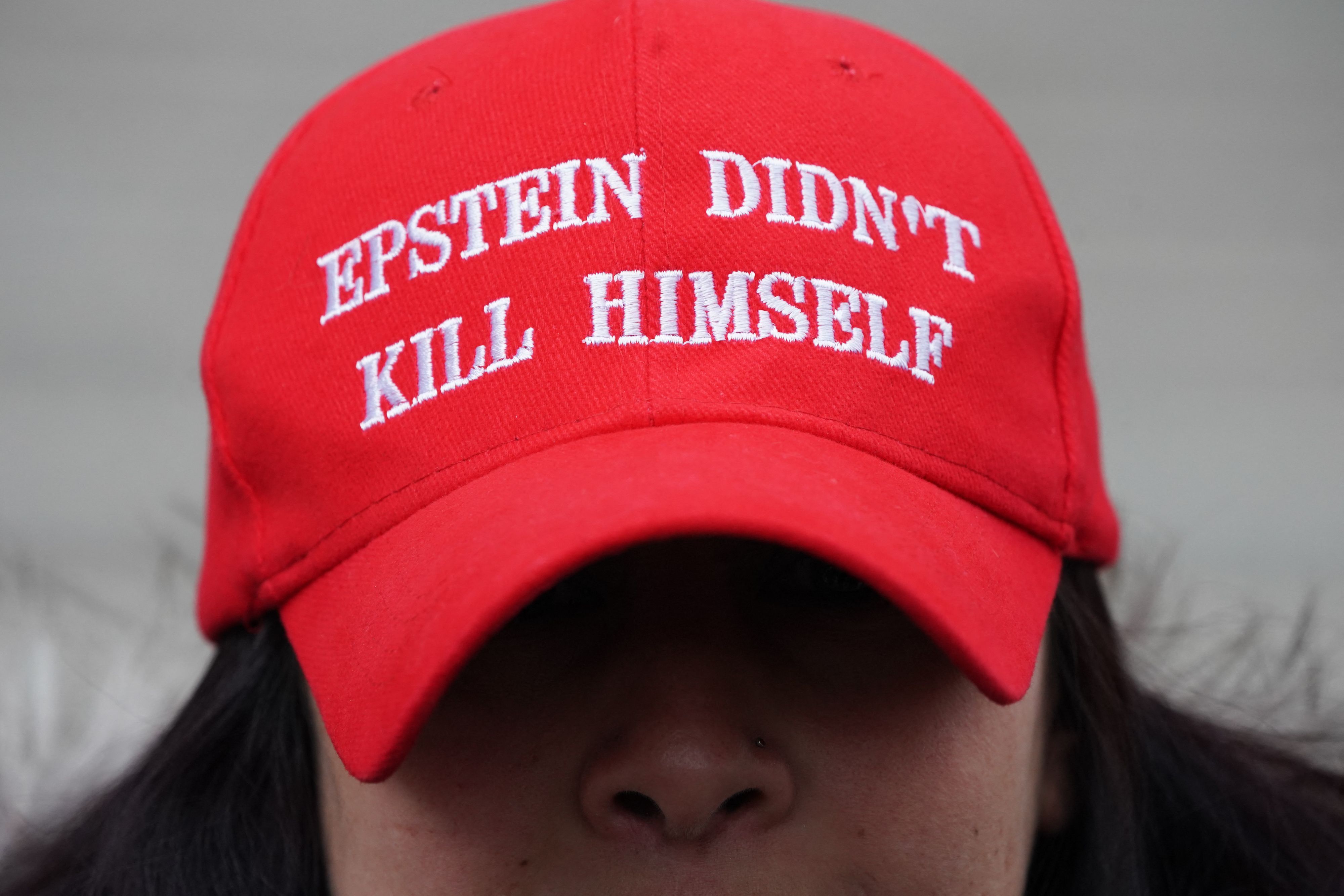 Nach wie vor hängen viele Menschen in den USA der Idee an, dass Jeffrey Epstein im Gefängnis keinen Suizid begangen hat
