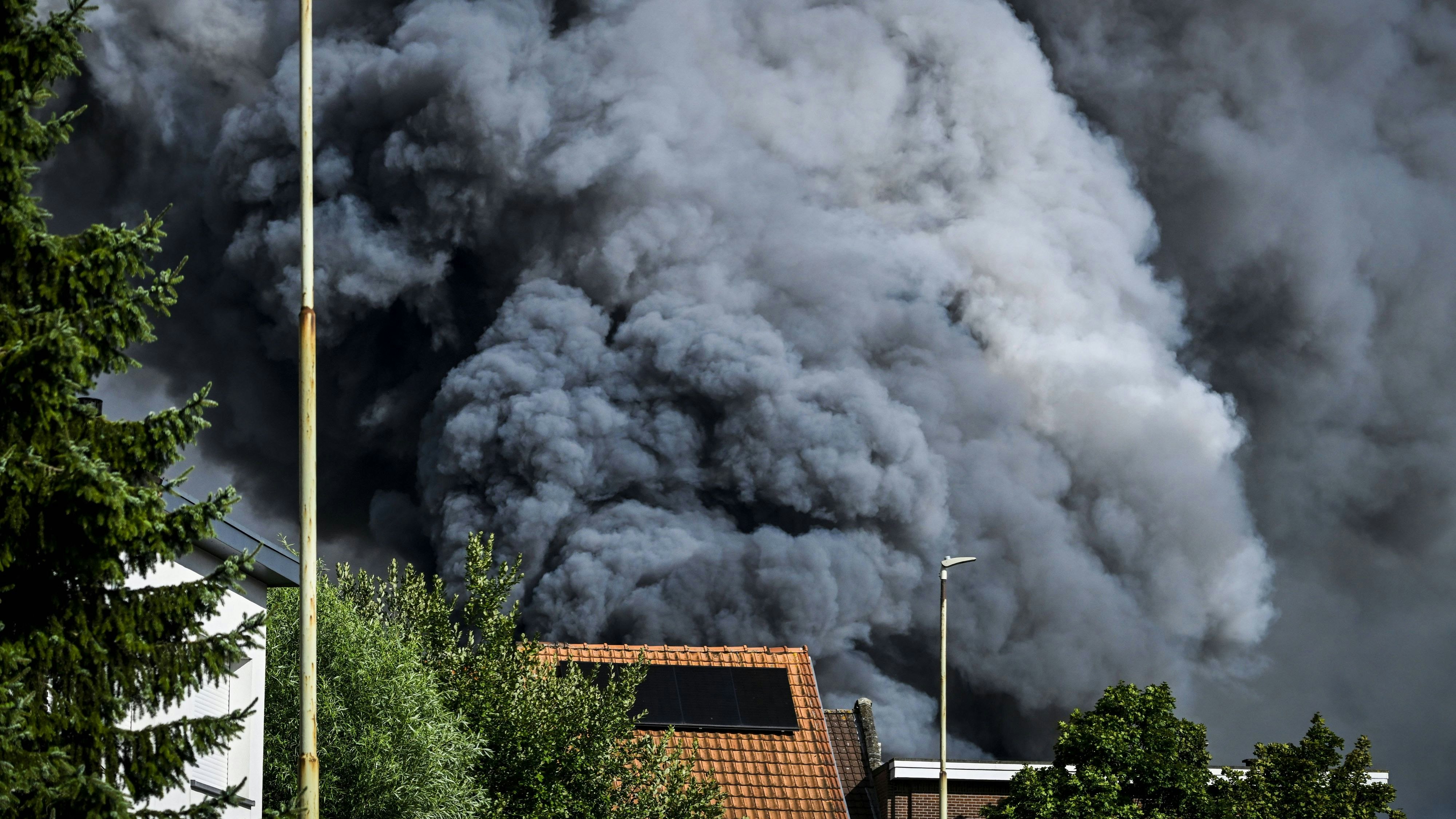 Heute.at - Brand bei Tomorrowland – Video zeigt ganze Zerstörung