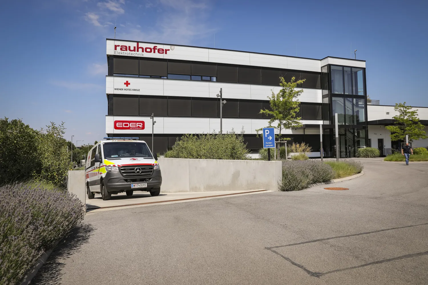 Das Rote Kreuz hat einen neuen Standort im Süden Wiens eröffnet.