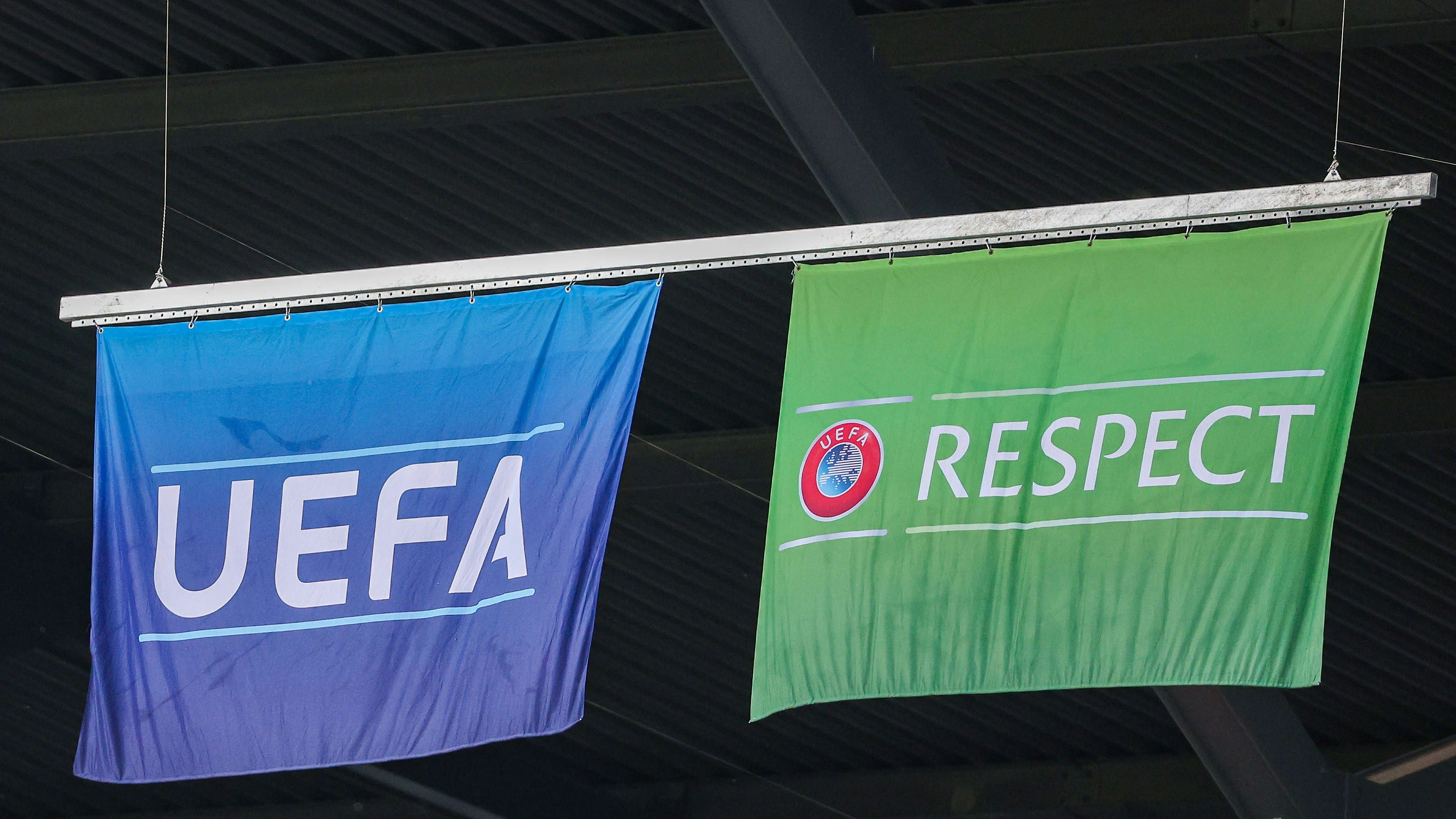 UEFA Frauen Nations League: Deutschland - Niederlande am 30.05.2025 im Weserstadion in Bremen UEFA und Respect Fahne / Flagge - Feature, Symbol, Symbolfoto, charakteristisch, Detail *** UEFA Womens Nations League Germany Netherlands on 30 05 2025 at Weserstadion in Bremen UEFA and Respect flag flag feature, symbol, symbol photo, characteristic, detail MH