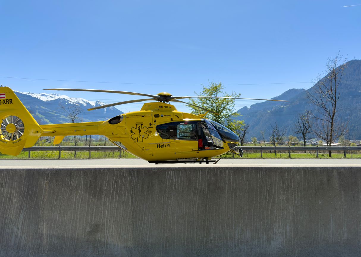 Die 42-Jährige wurde verletzt ins Spital geflogen. (Symbolbild)