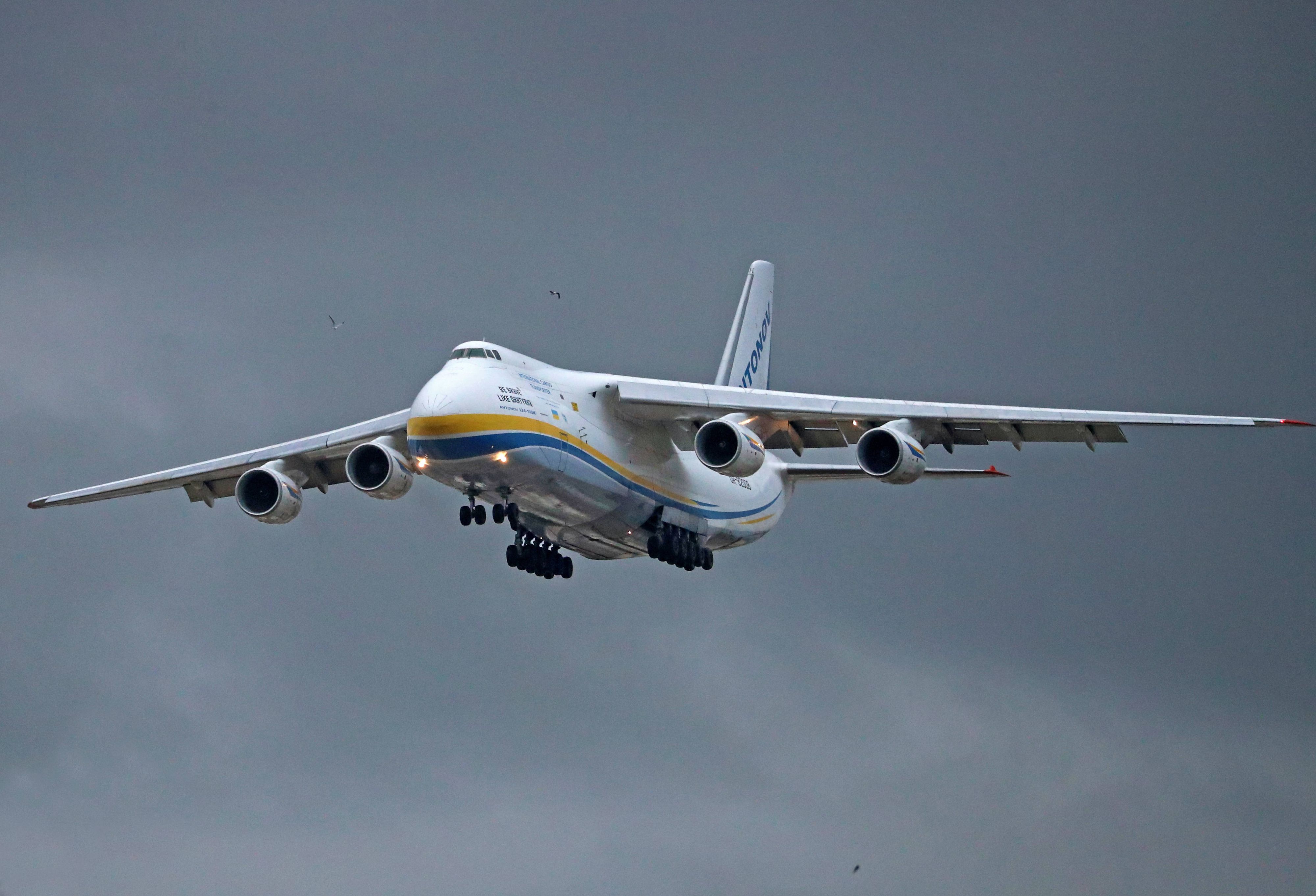 Die Antonow An-124 zählt zu den größten Frachtflugzeugen der Welt.