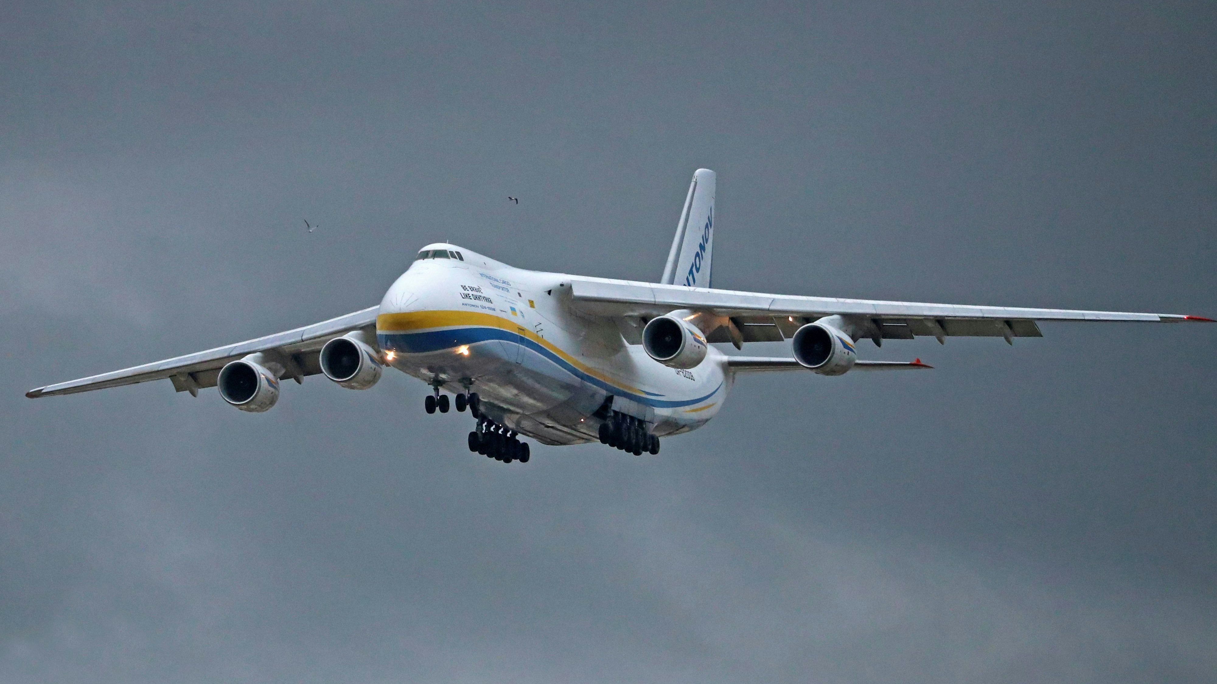 Heute.at - Gigant der Lüfte entkommt aus Ukraine – Russland tobt