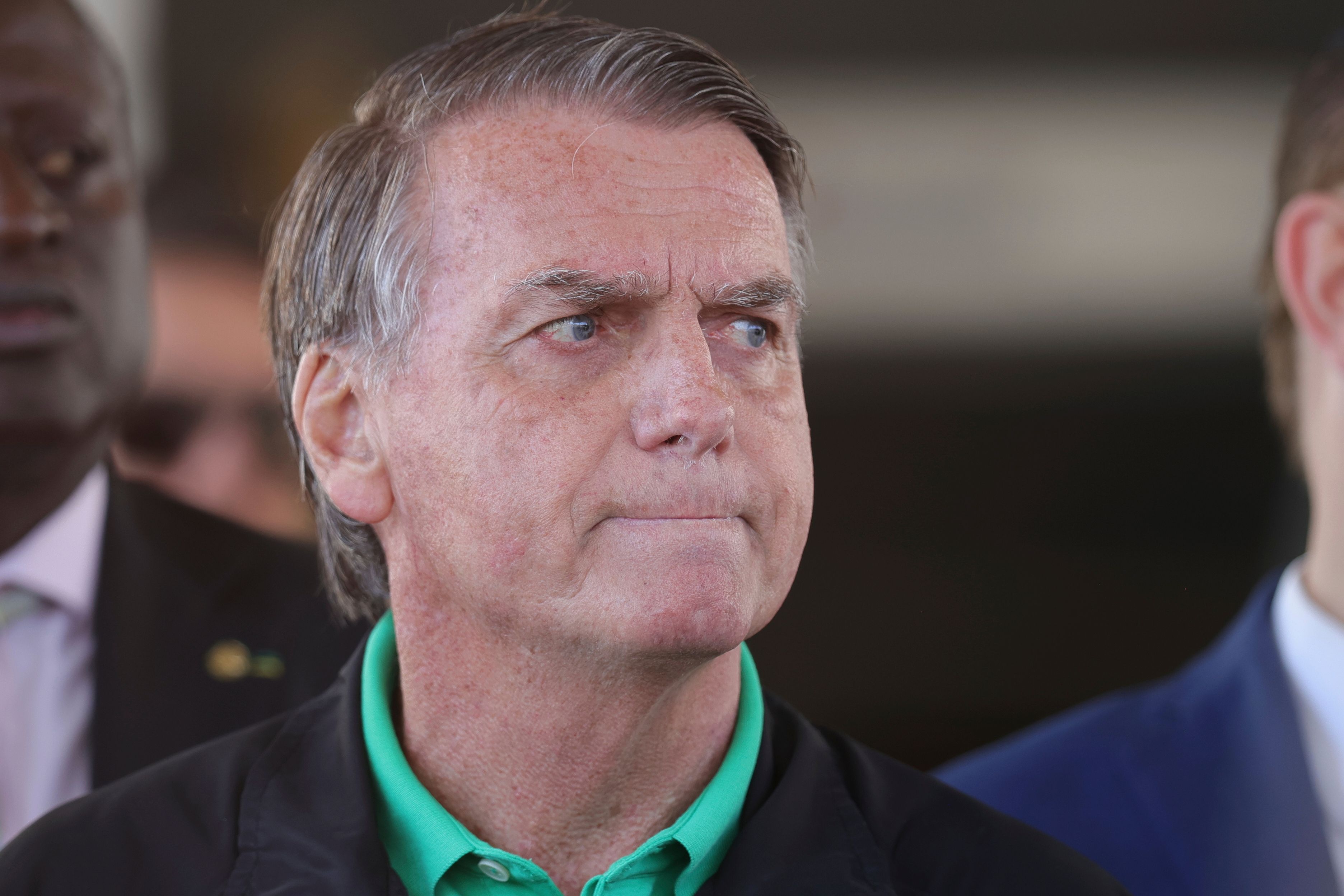 Brasiliens Ex-Präsident Bolsonaro muss nun eine Fußfessel tragen.