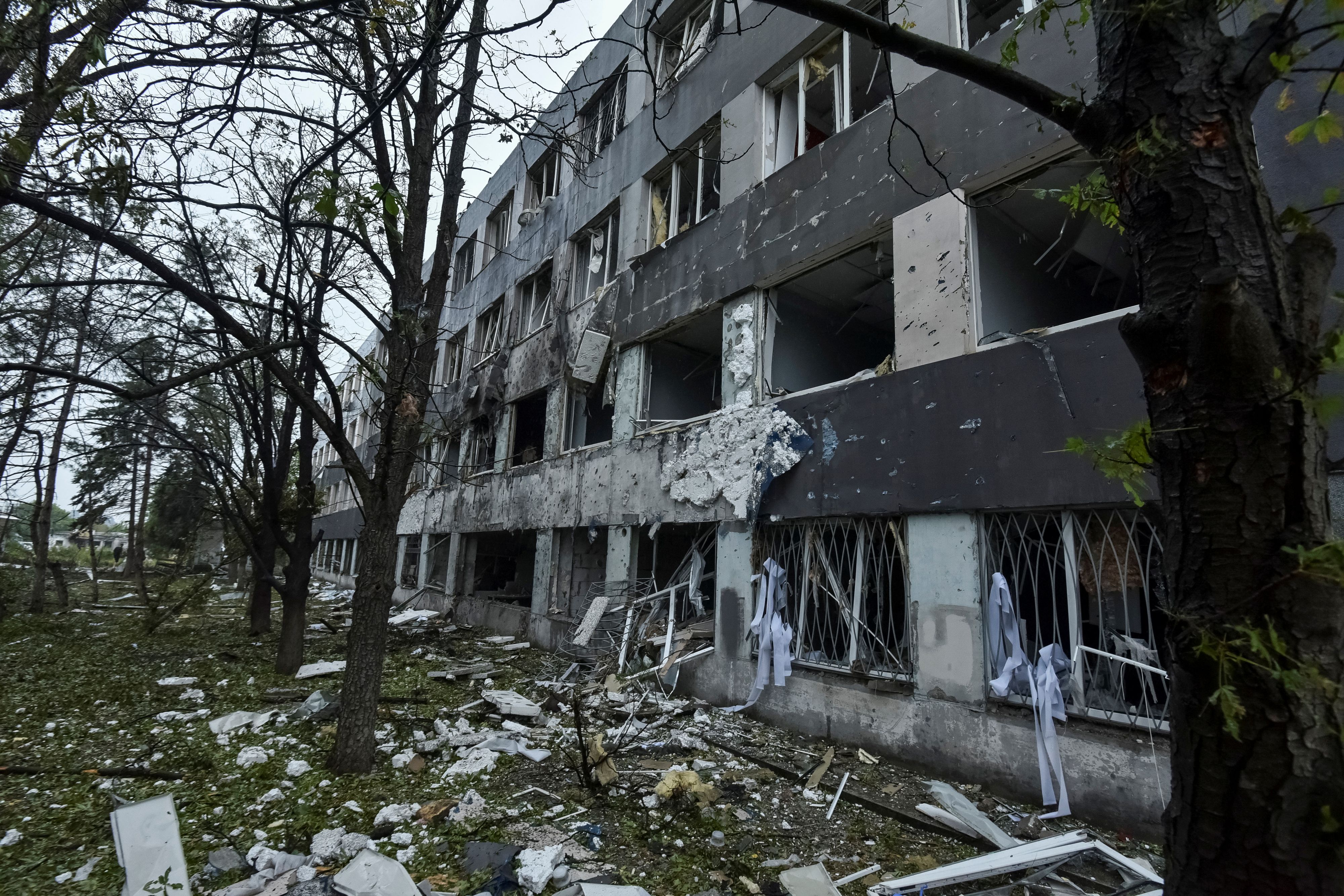 Bei russischen Angriffen wurden mehrere Menschen getötet oder verletzt.