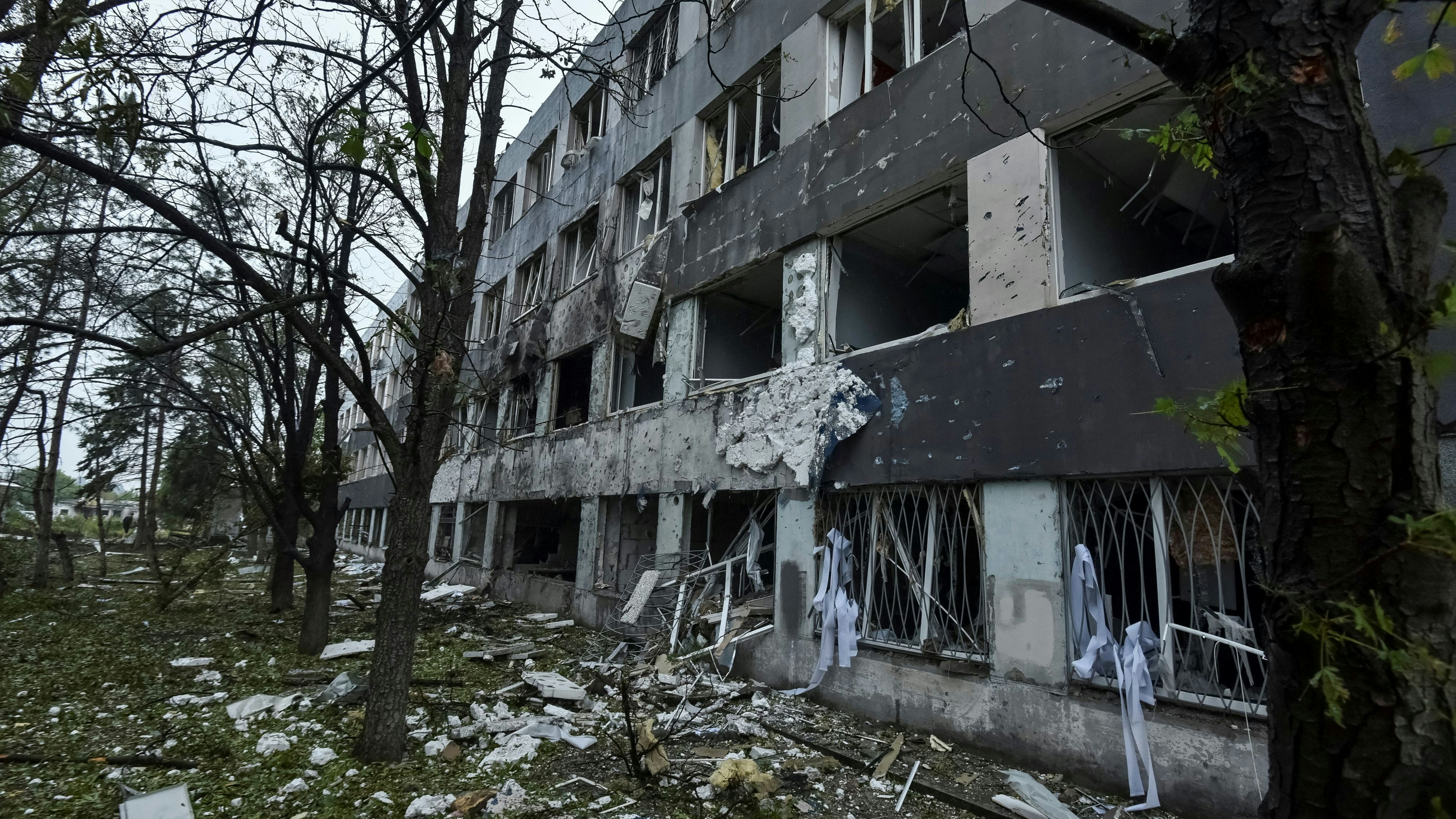 A view shows the site of a Russian drone strike, amid Russia's attack on Ukraine, in Dnipro, Ukraine July 17, 2025. REUTERS/Mykola Synelnykov