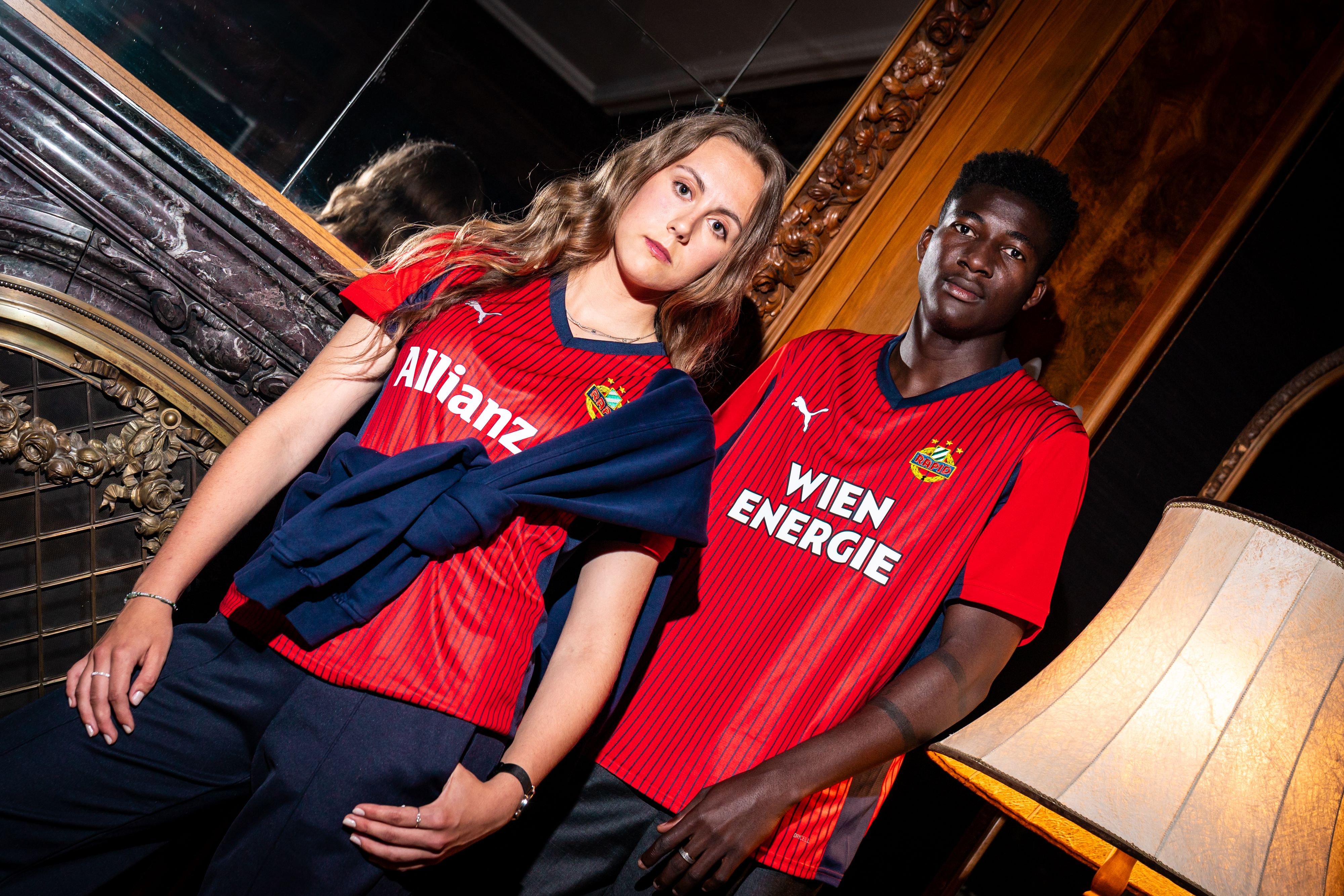 Rapid Wien hat sein neues Auswärtstrikot vorgestellt. 