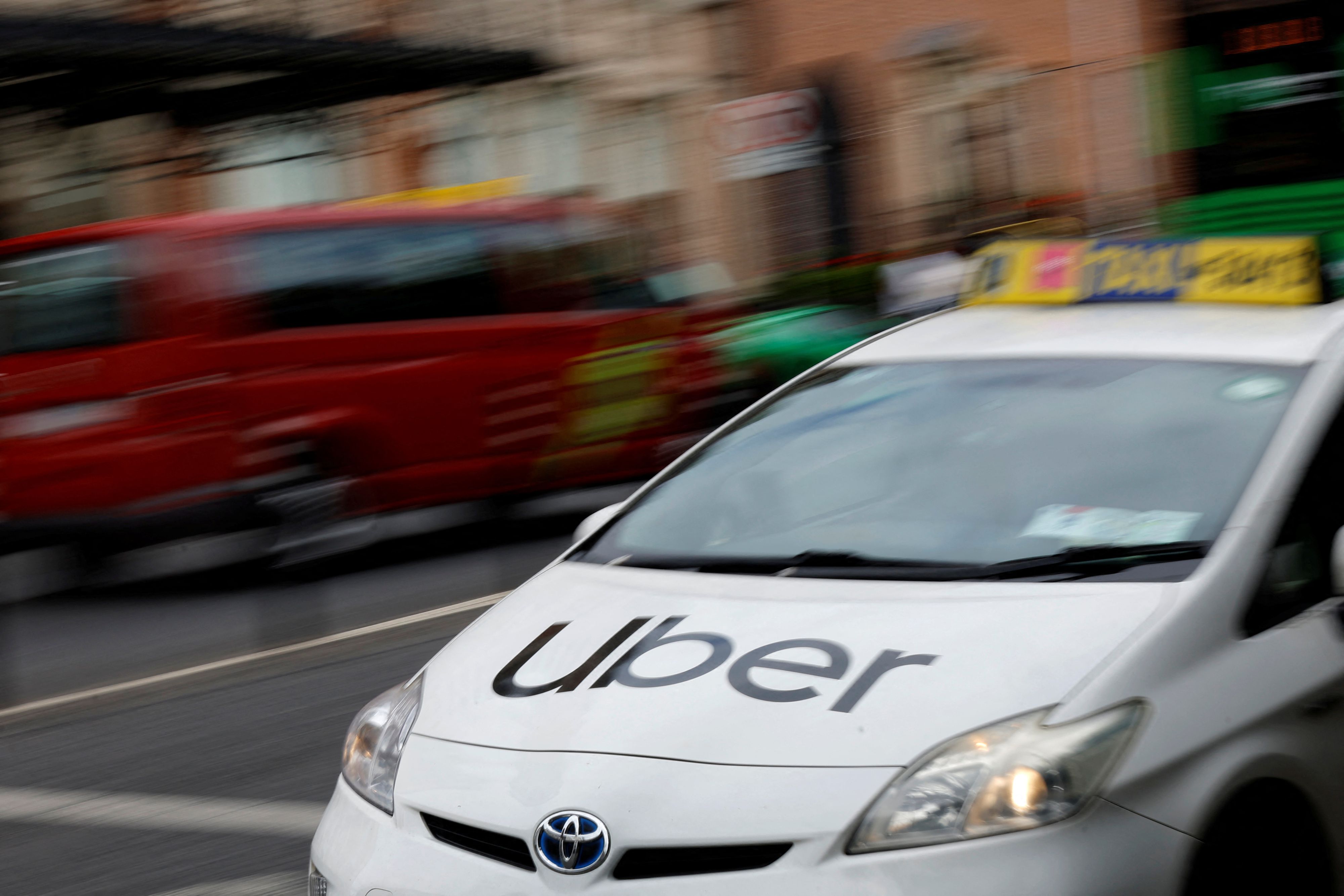 Uber plant 20.000 selbstfahrende Taxis einzuführen.