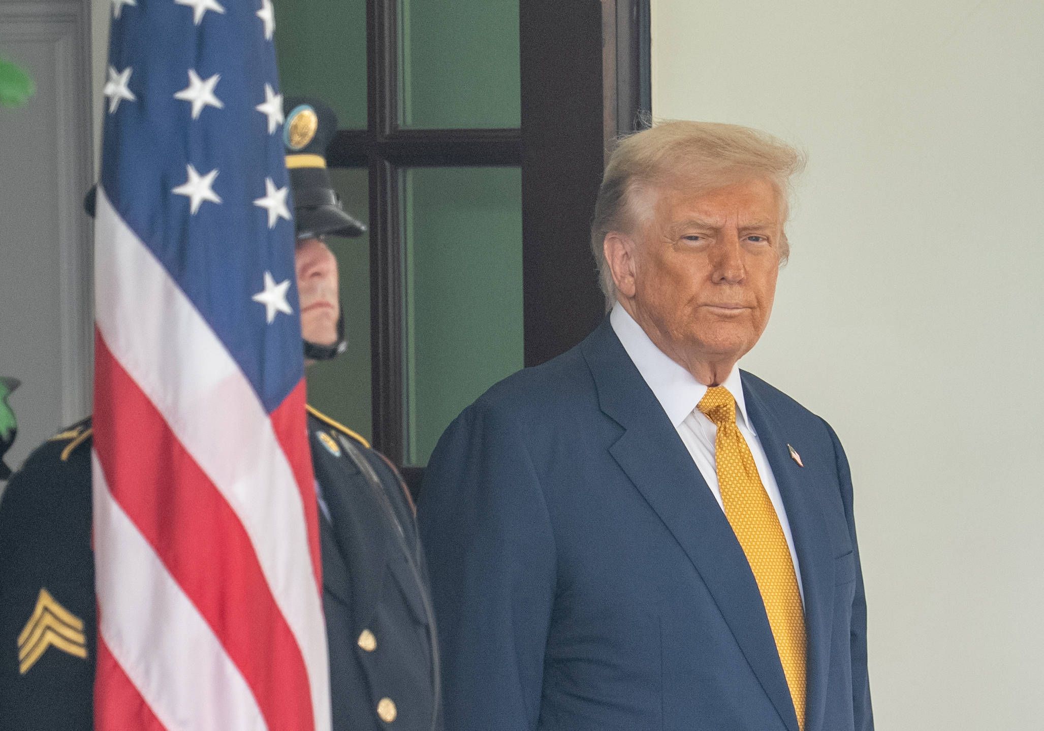 Donald Trump und seine Regierung werden wegen des Kurswechsels im Fall des verstorbenen Sexualstraftäters Jeffrey Epstein kritisiert.