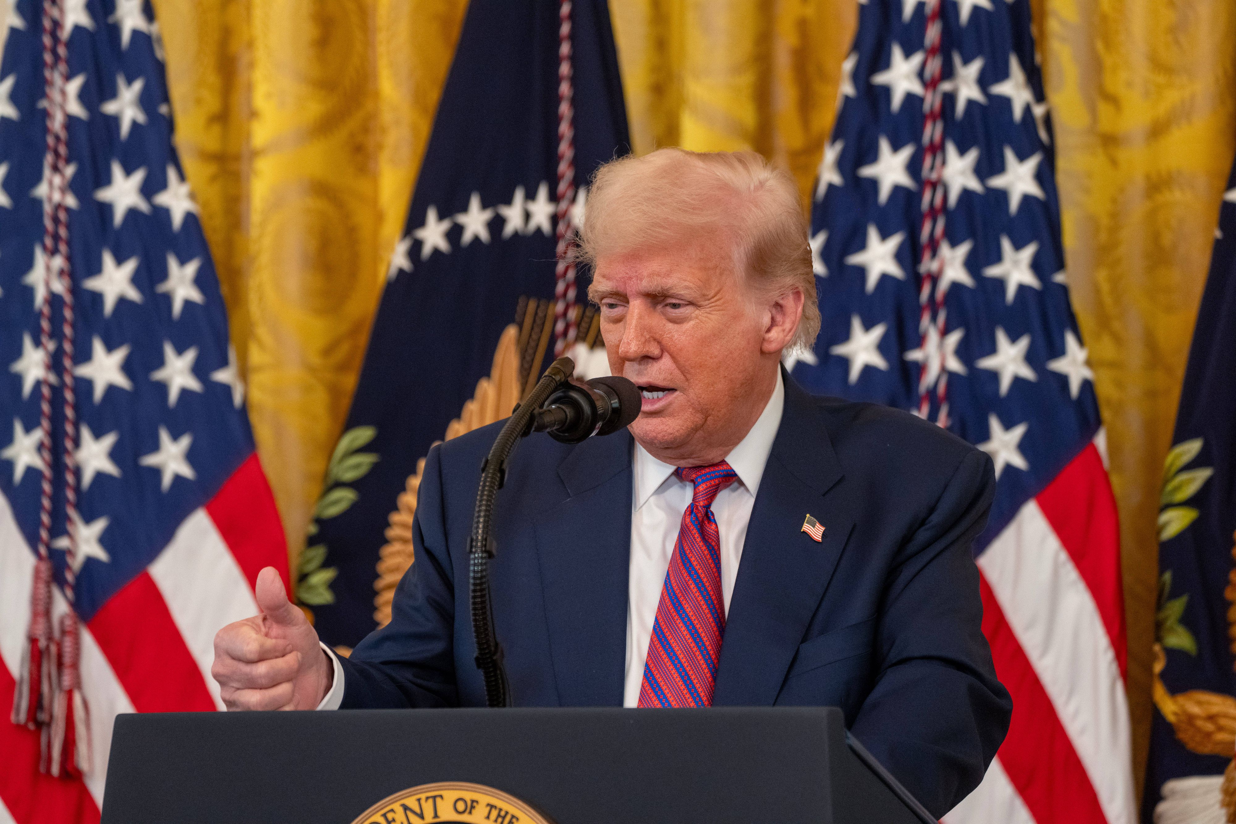 Bestreitet, Epstein einen anzüglichen Brief geschrieben zu haben: Donald Trump.