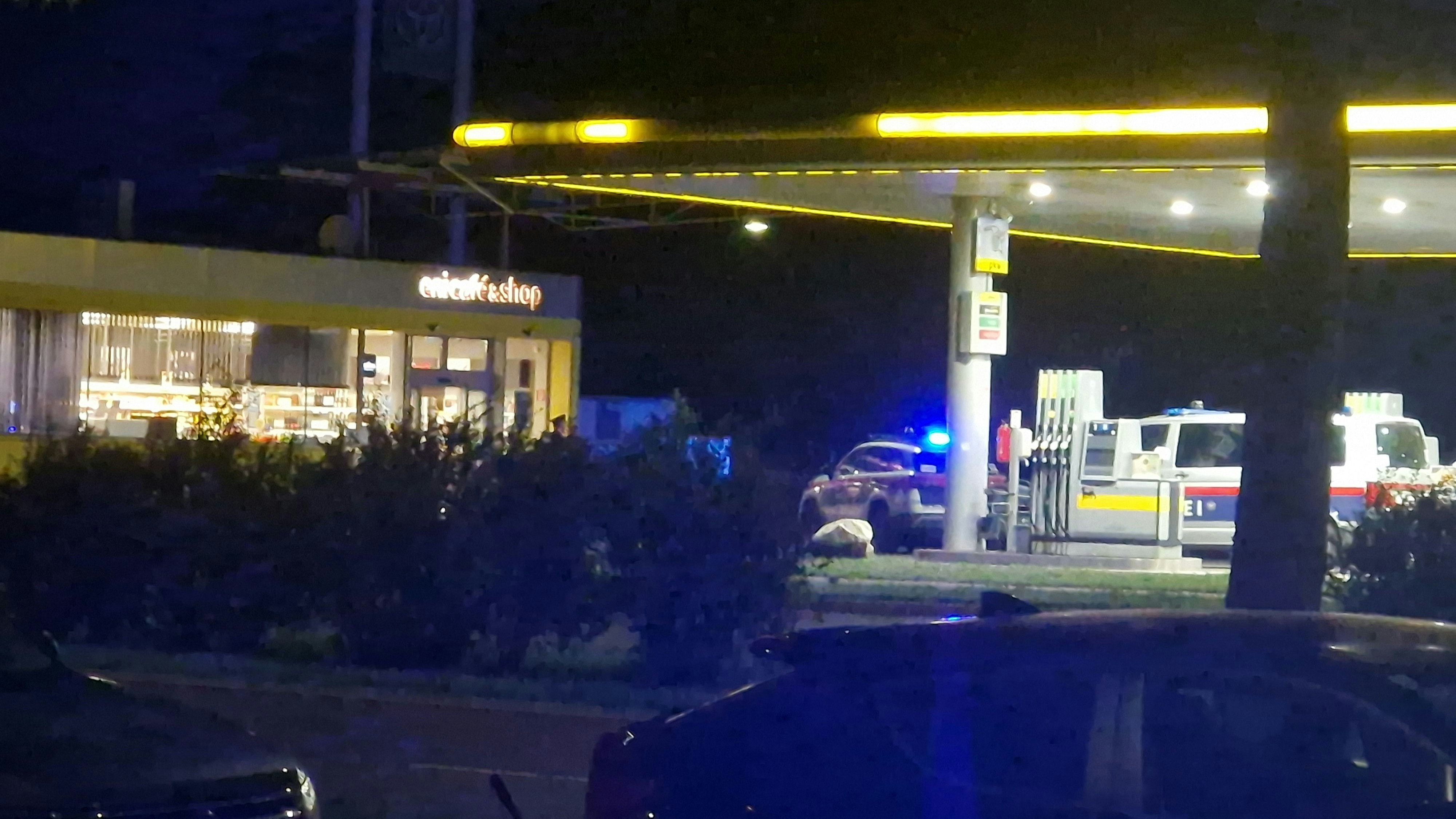 Raub mit mutmaßlicher Schusswaffe