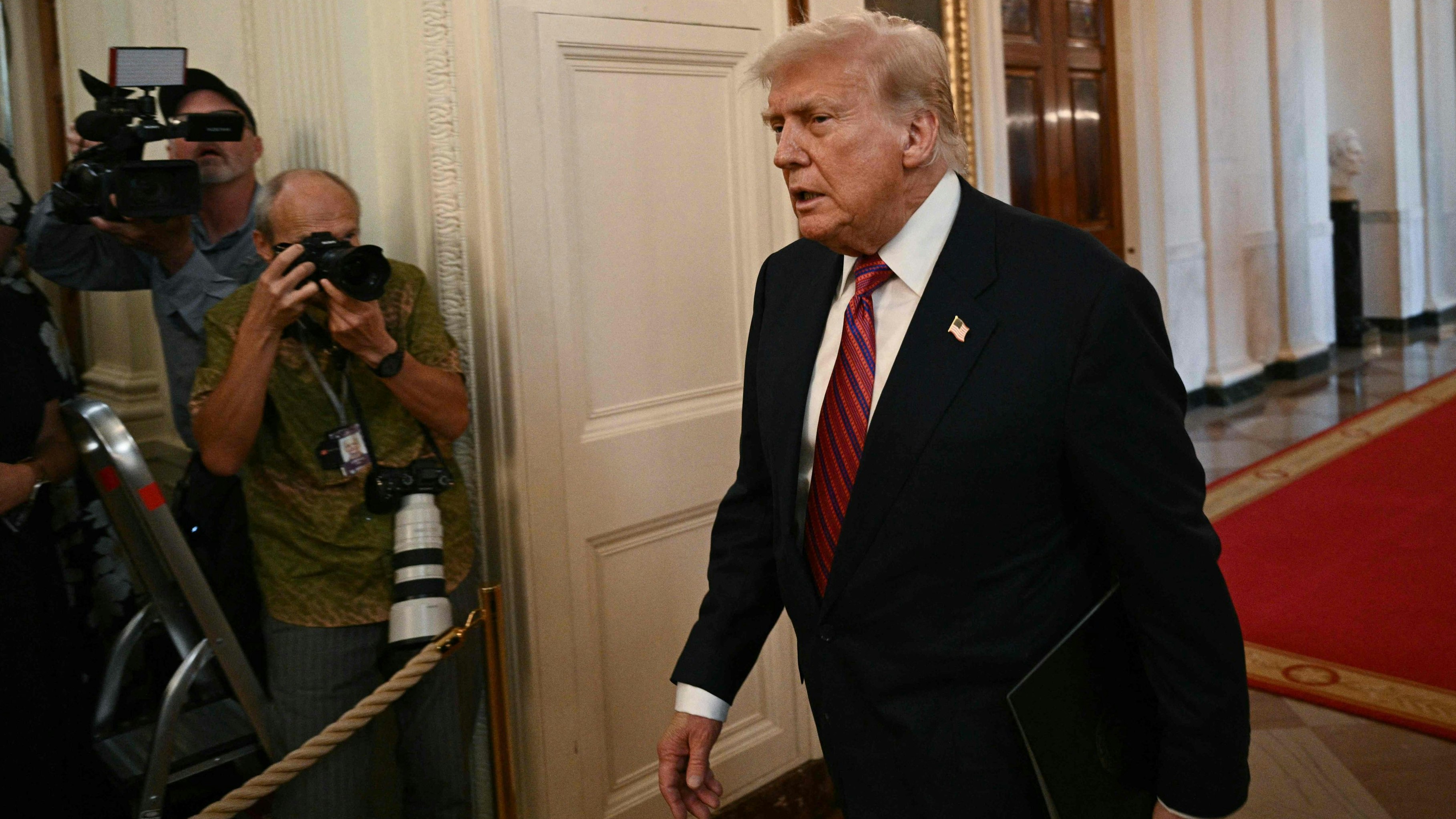 Wegen einem Bericht verklagte der US-Präsident das Wall Street Journal auf 10 Milliarden Dollar
