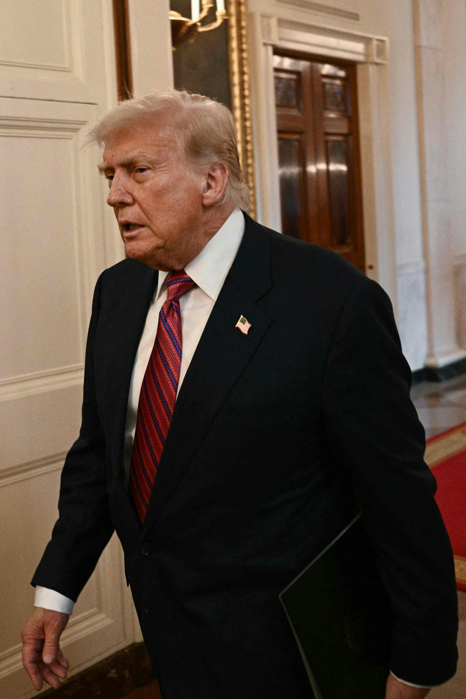 US-Präsident Donald Trump ging am Freitag in die Offensive: Er ließ weitere Epstein-Akten veröffentlichen und verklagte das Wall Street Journal auf die Kleinigkeit von 10 Milliarden Dollar