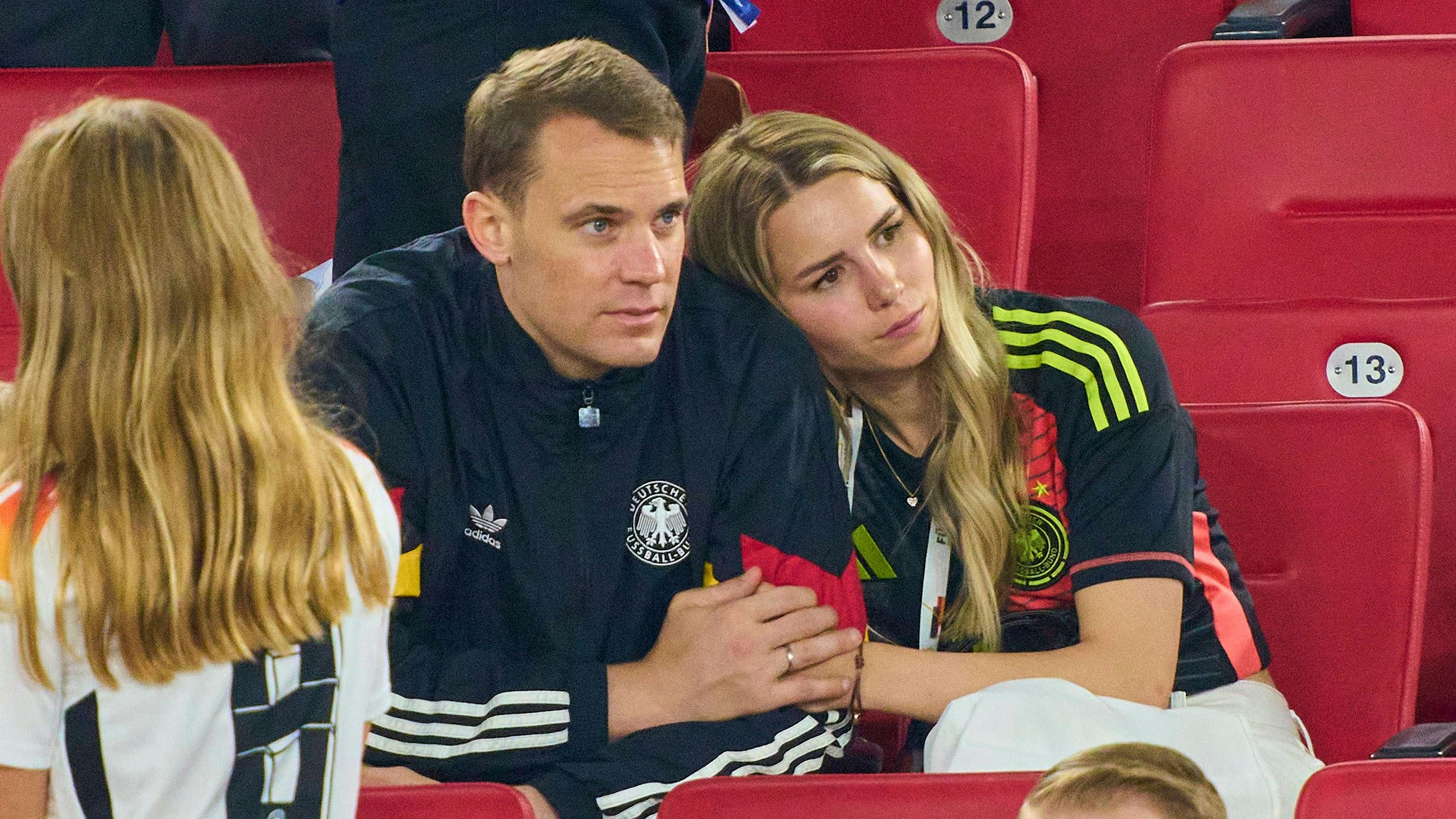 Heute.at - Erstes Foto der Braut! Manuel Neuer sagt JA zu Anika