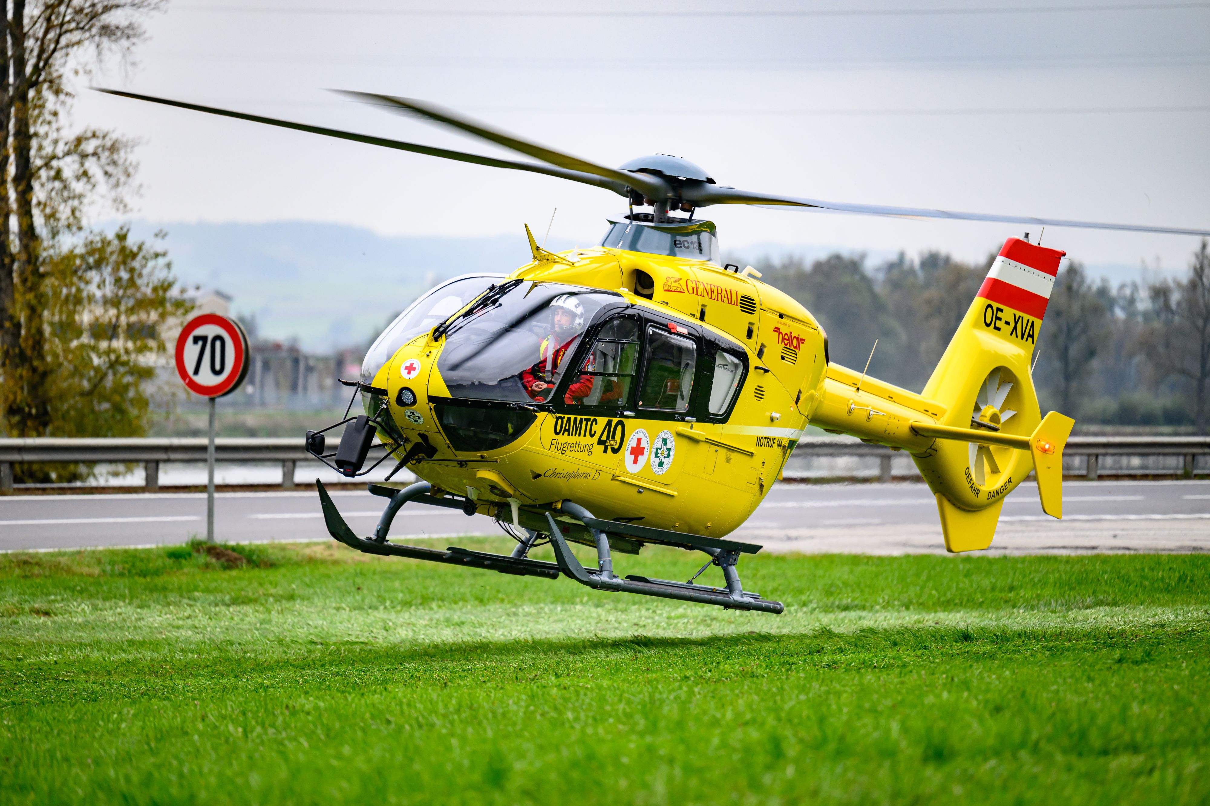 Ein Notarzthubschrauber wurden ebenfalls alarmiert.