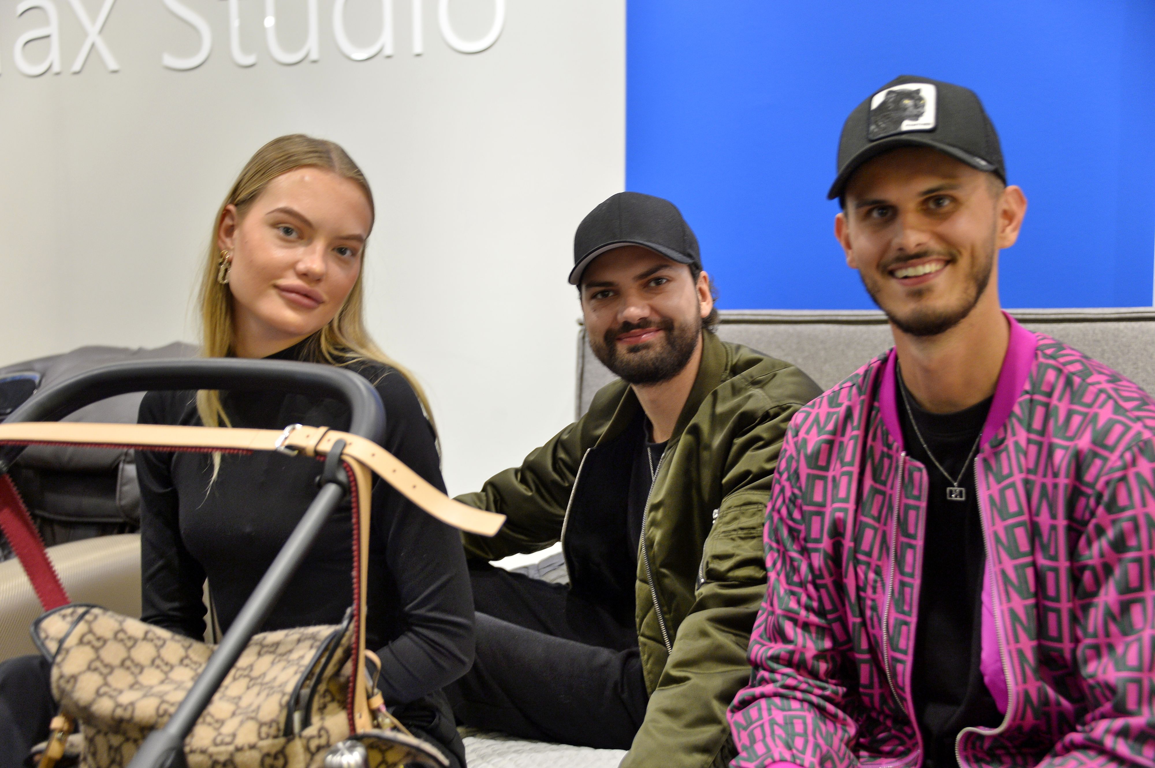 Cheyenne Ochsenknecht lebt mit ihrem Mann Nino Sifkovits (r.) auf einem Bauernhof in der Steiermark. Ob Jimi Blue nun bei den beiden untergekommen ist?