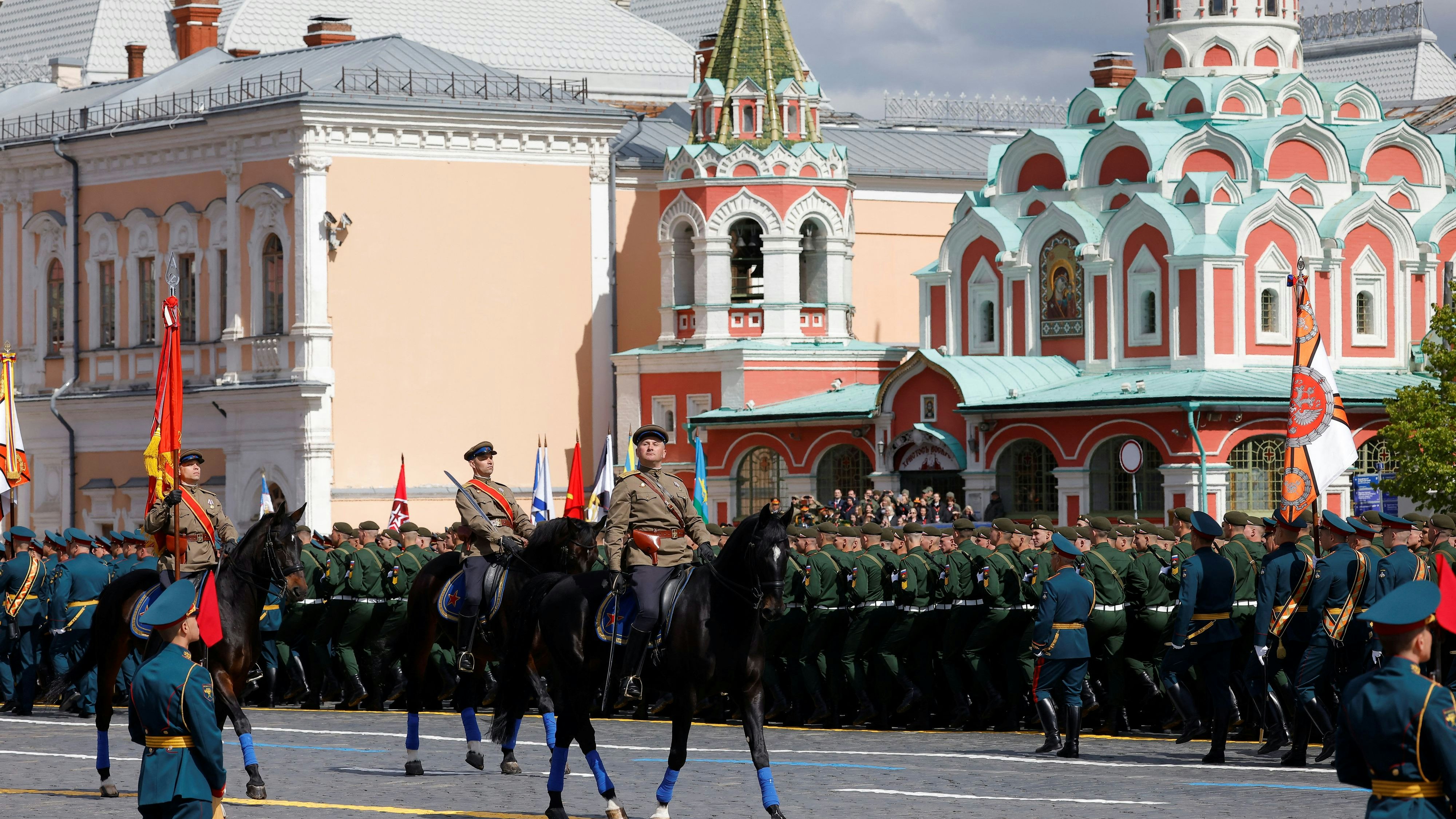 Heute.at - Putin kneift – Russland sagt große Militärschau ab