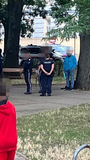 In Meidling wurde ein 20-Jähriger nach einem Streit mit einem Messer verletzt. Der Teenager musste schwer verletzt ins Spital gebracht werden.