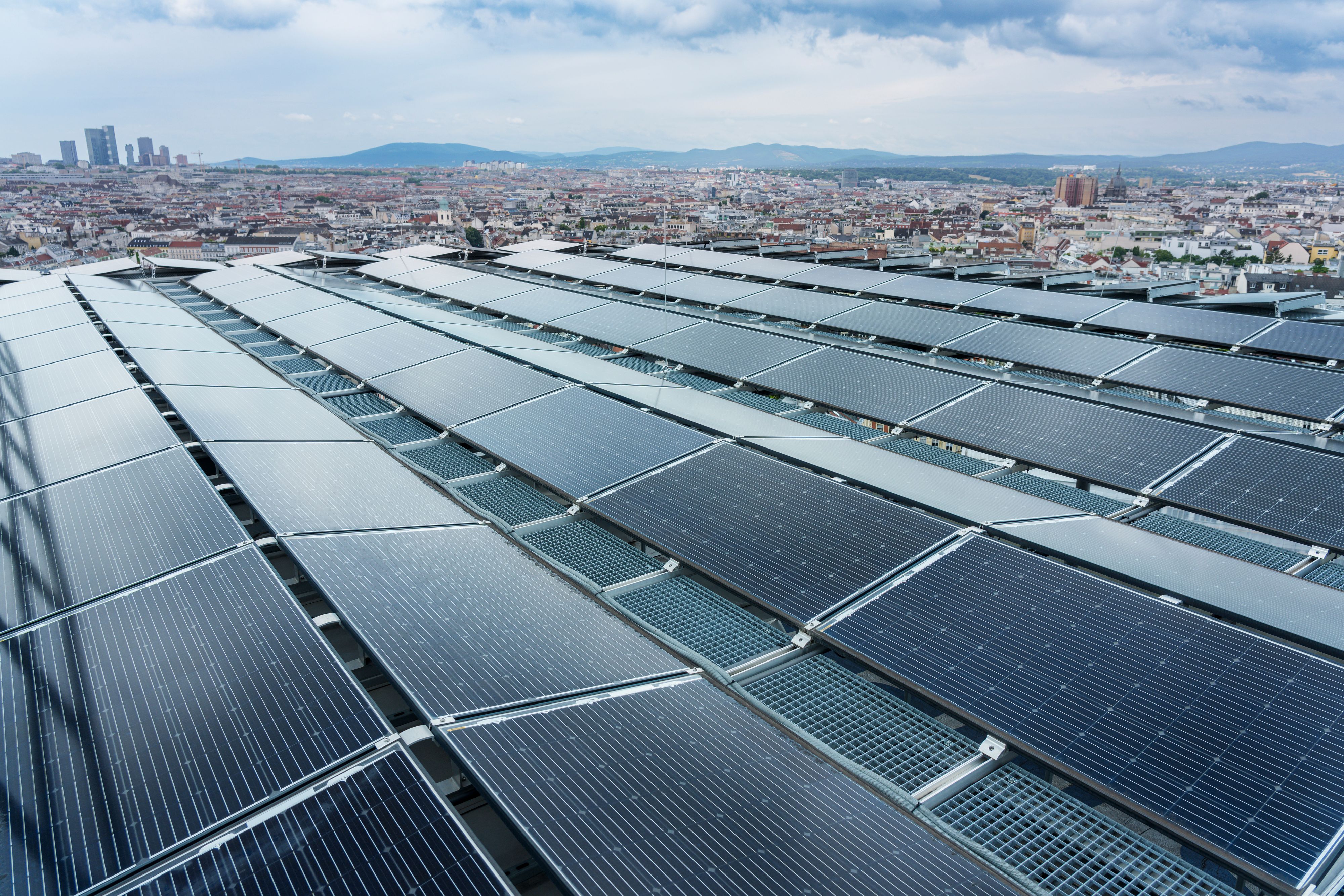 Selbst am Dach des Haus des Meeres wurden PV-Anlagen errichtet.