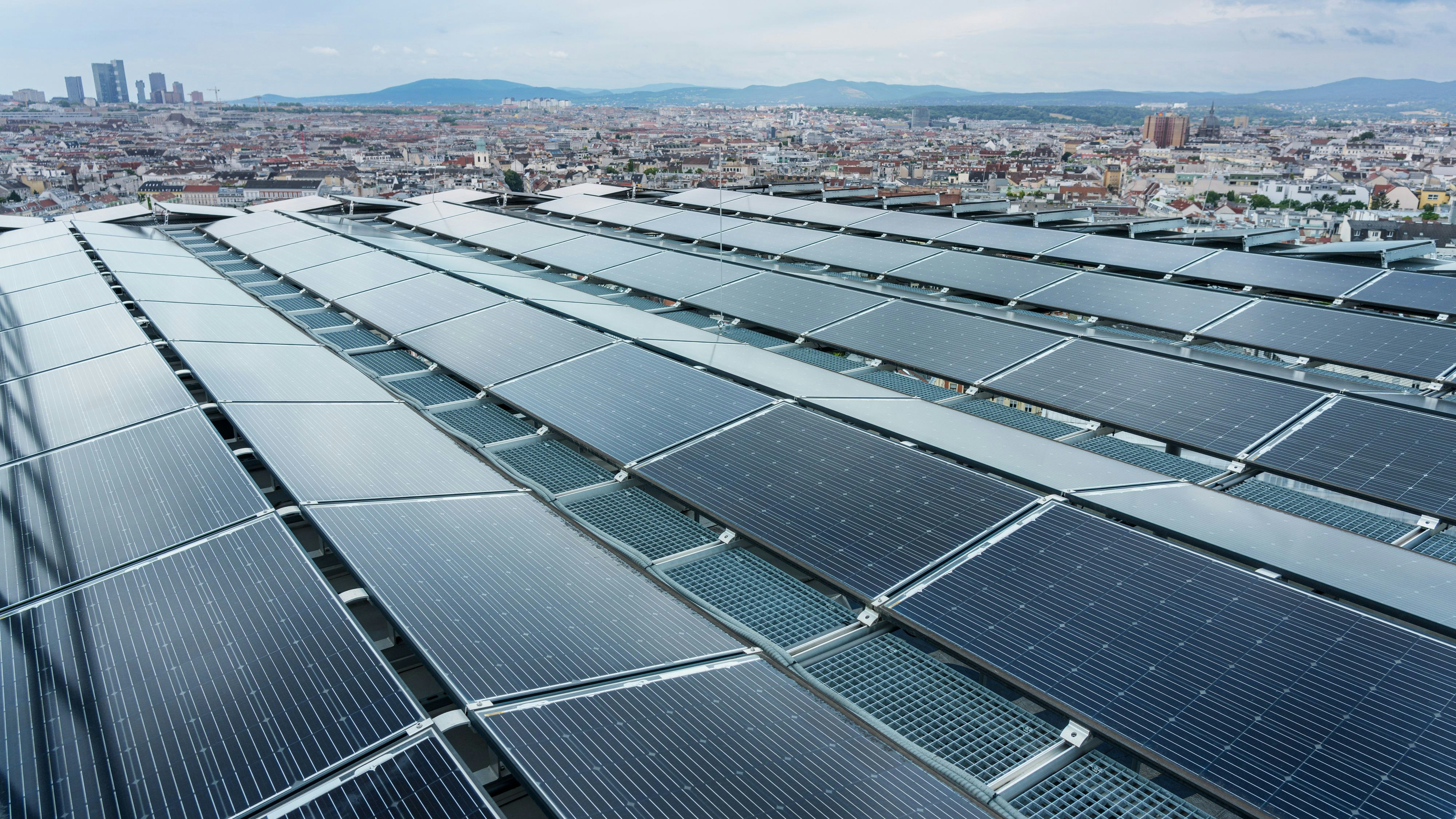 Auch am Dach des Haus des Meeres wurden PV-Anlagen errichtet.
