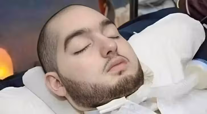 Prinz Al-Waleed bin Khaled bin Talal aus der saudischen Königsfamilie ist nach über 20 Jahren im Koma verstorben, nachdem er 2005 bei einem Autounfall schwer verletzt worden war. (Undatierte Aufnahme aus der Zeit im Koma)