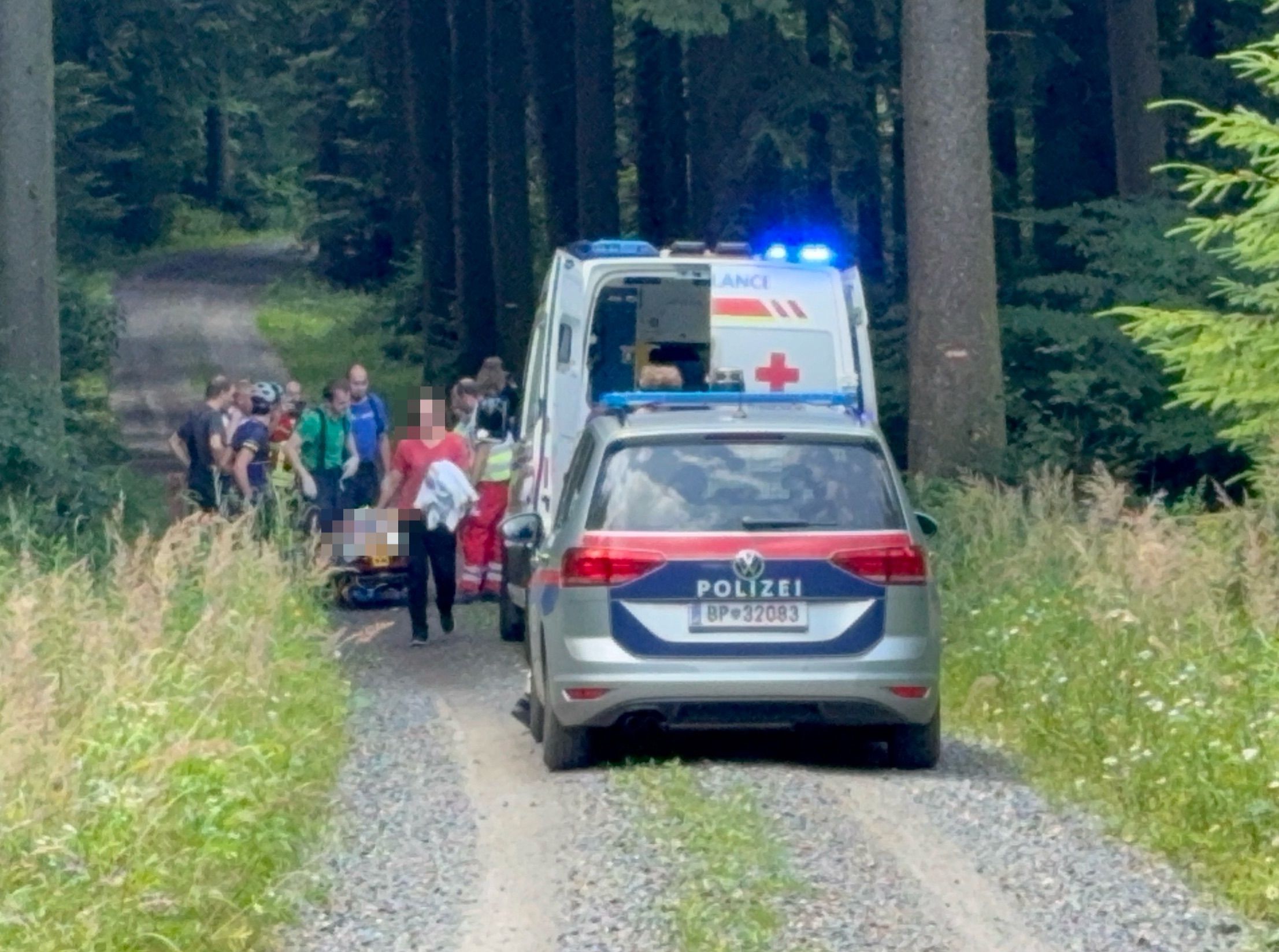 Schwerer Unfall: Mountainbiker knallte gegen Schranken.