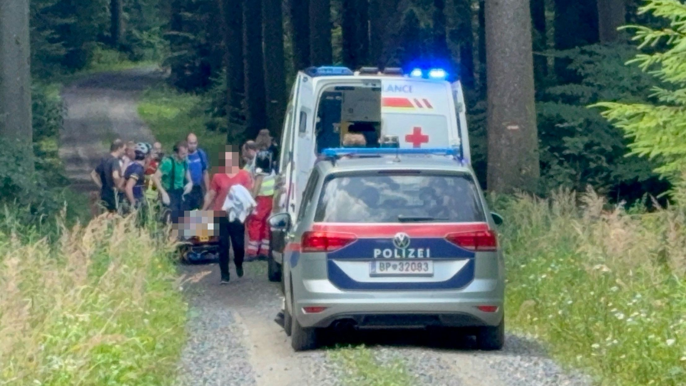Heute.at - Schwerer Crash: Mountainbiker prallte gegen Schranken