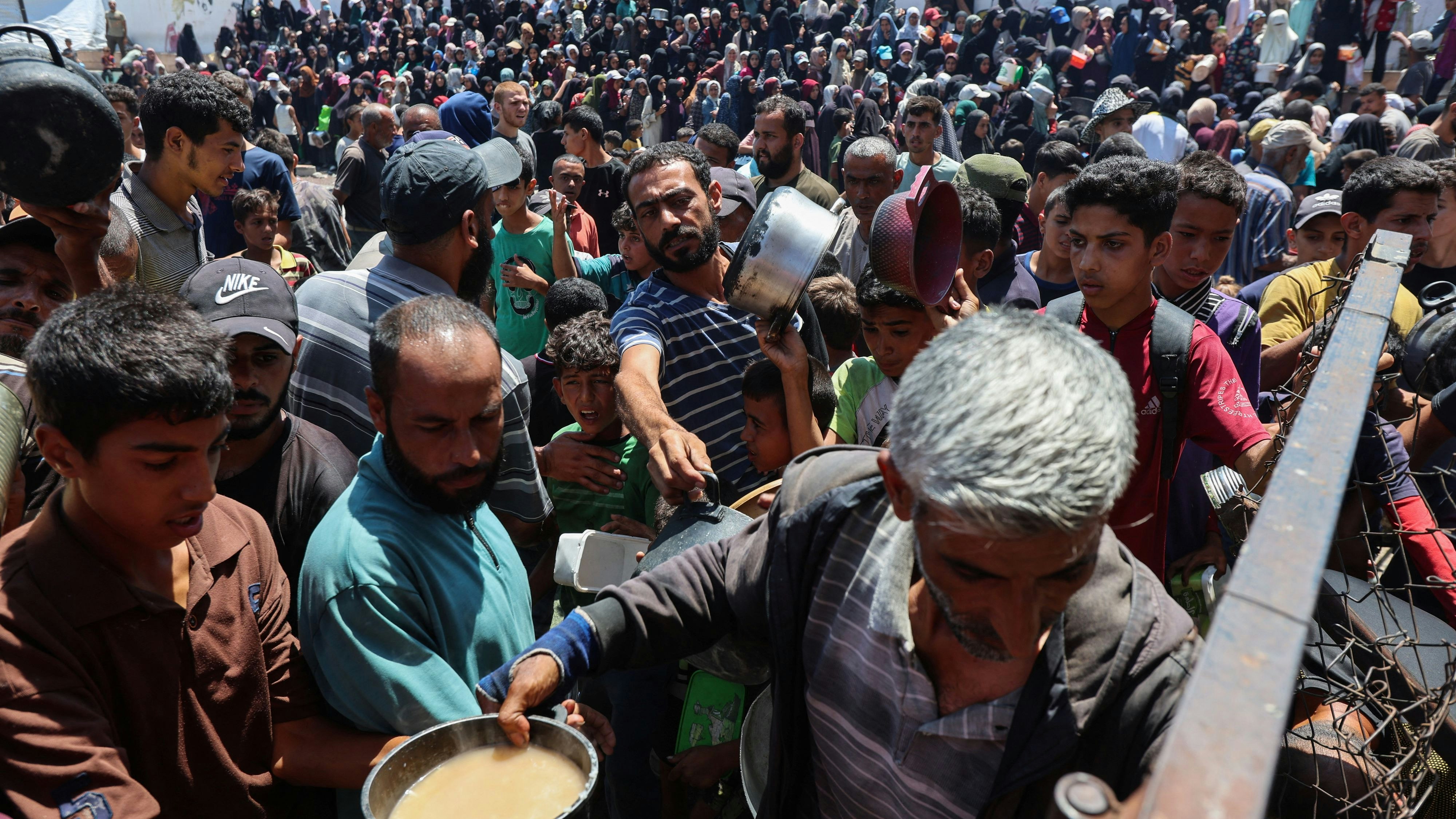 Seit Ende Mai sind laut UN-Angaben 875 Menschen getötet worden, während sie bei Hilfszentren Güter abholen wollten.
