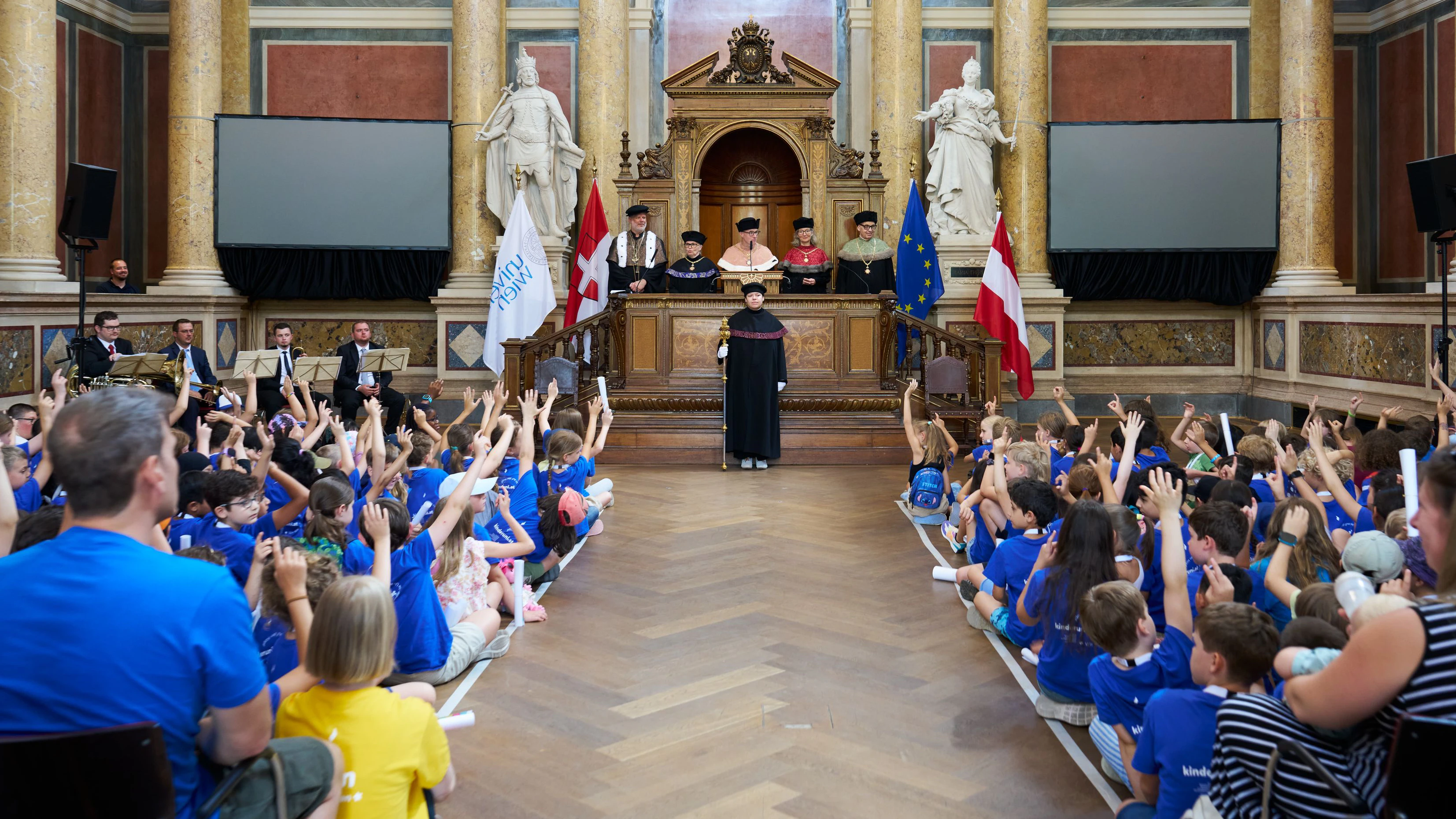 Über 1.000 Kids nahmen an der Sponsion teil.  