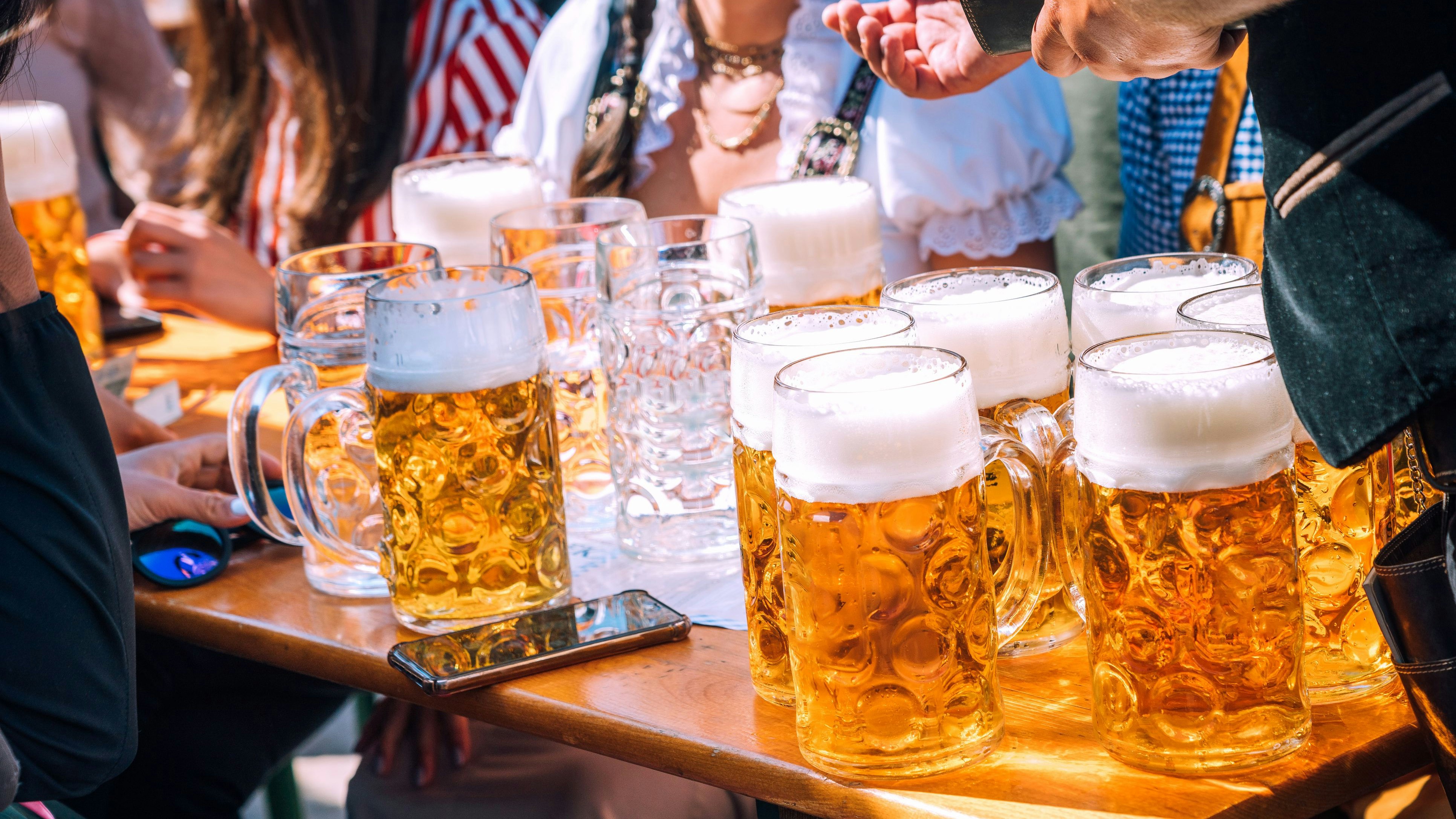Heute.at - Gewalt, Polizei, NS-Eklat – Zeltfest eskaliert komplett