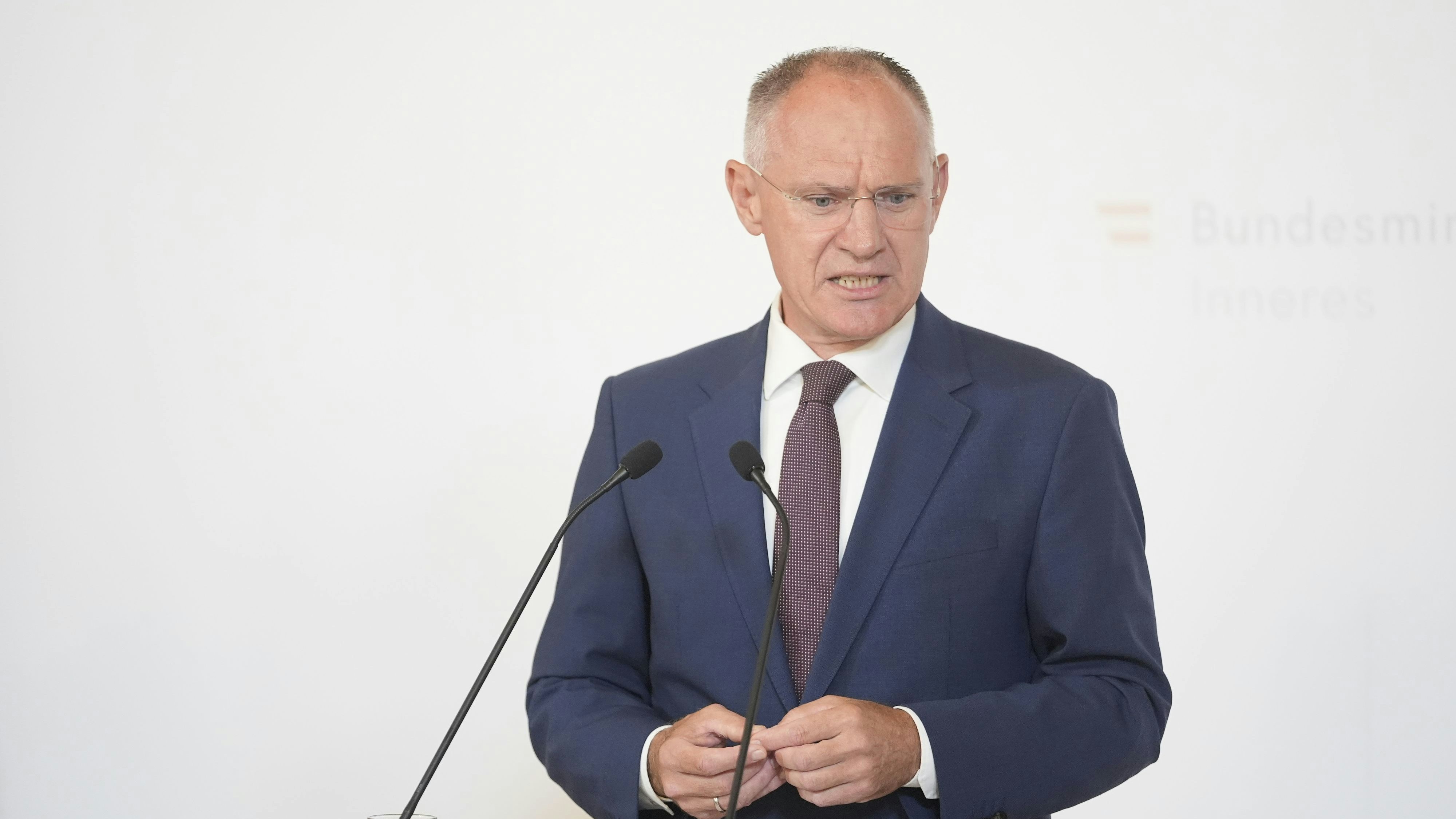 Innenminister Gerhard Karner (ÖVP) präsentierte die Bilanz für Hassverbrechen.