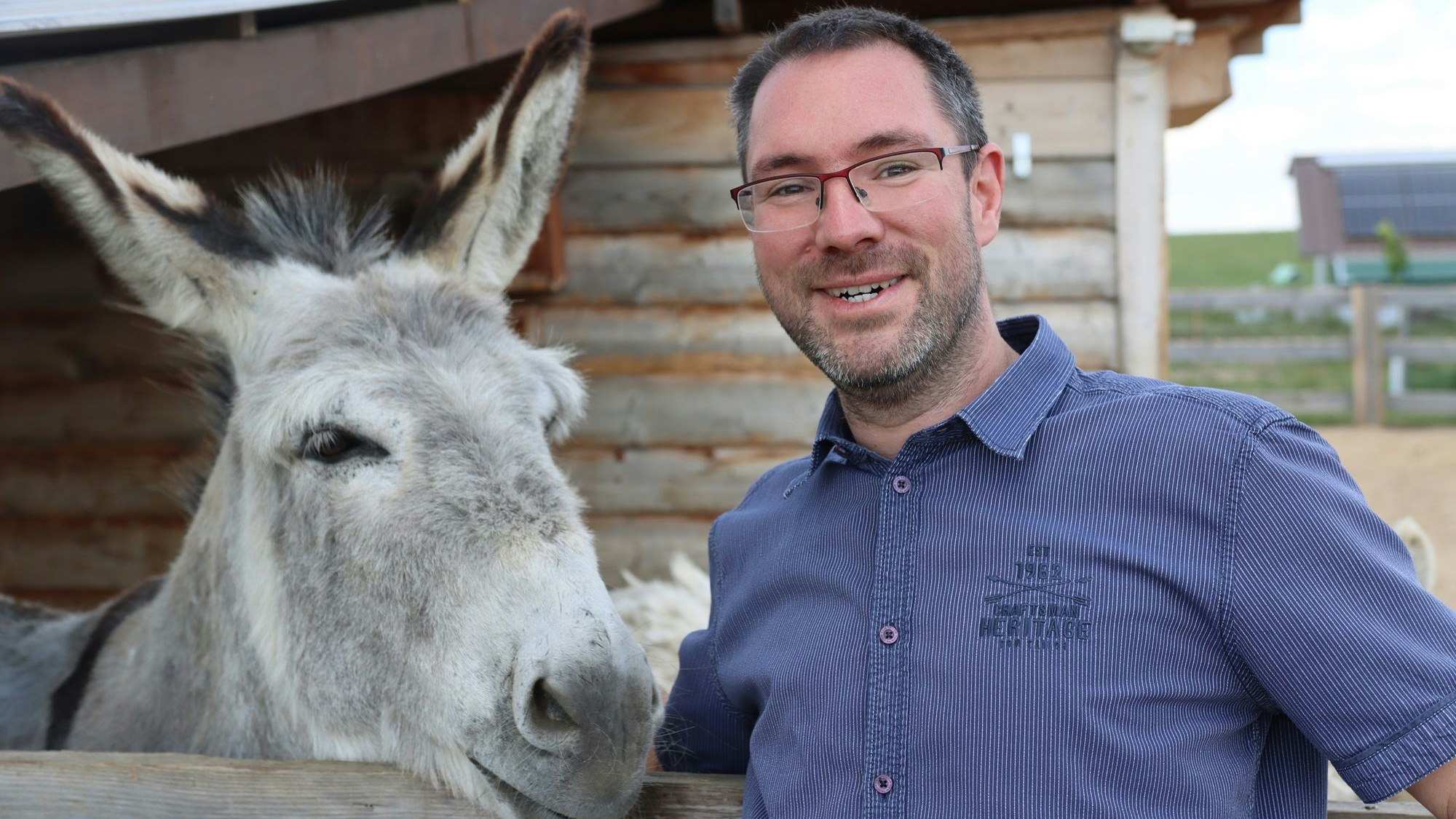 Roger Seunig, Geschäftsführer der Family City, auf Merlin's Farm.