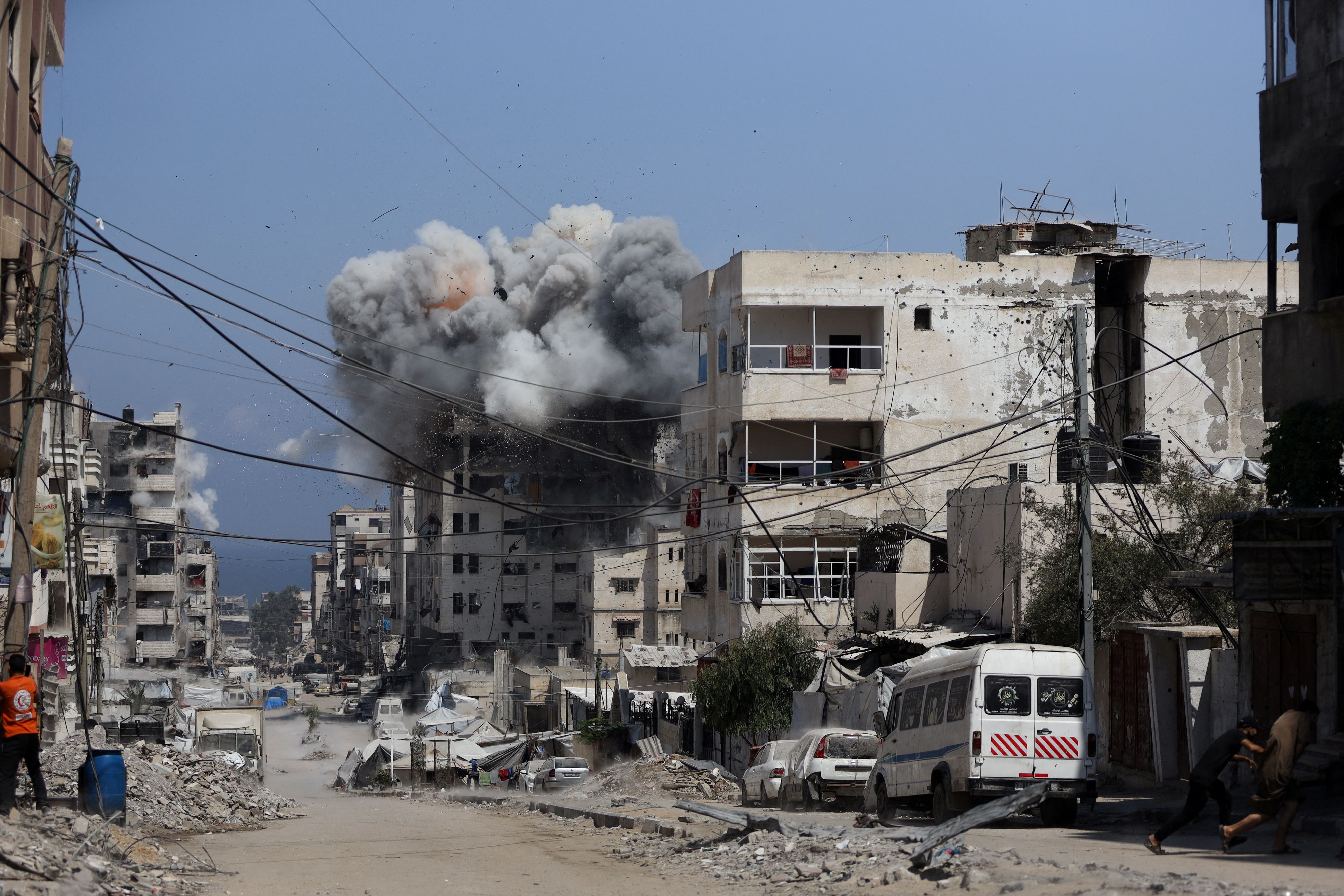 Unterdessen gingen die Angriffe im Gazastreifen am Montag weiter.