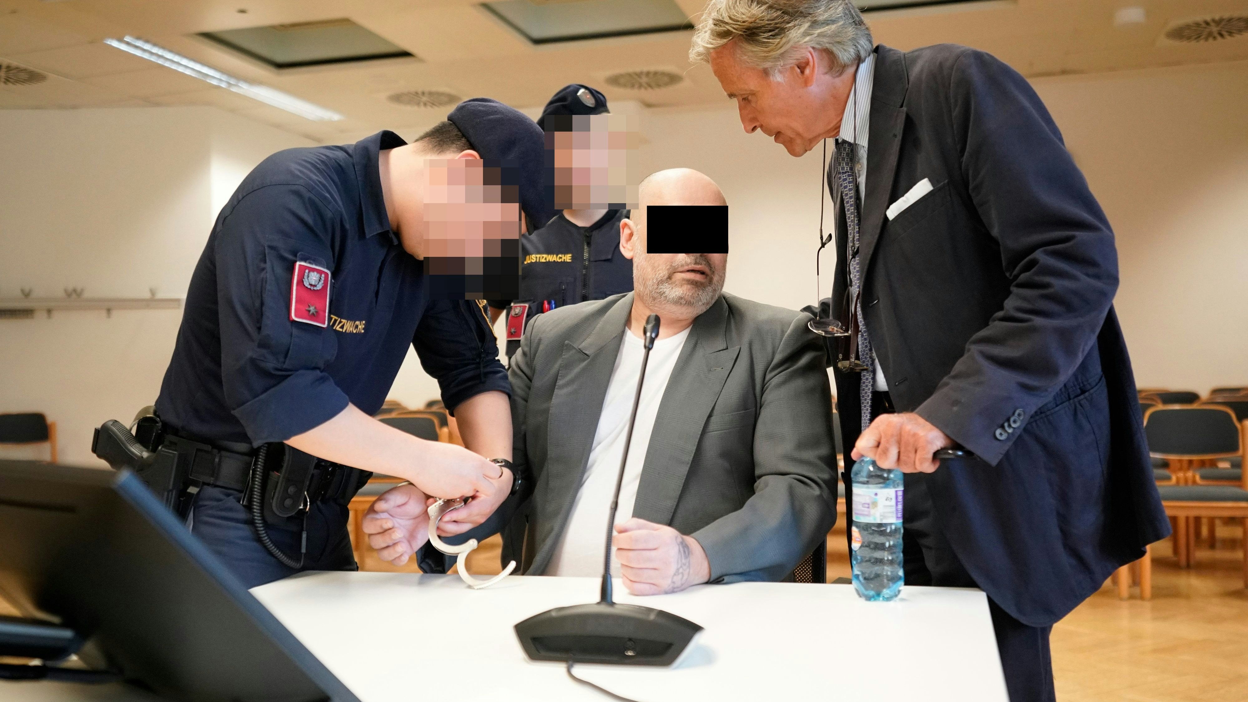 Heute.at - 31 Vorstrafen, Messerstich – darum platzte Mordprozess