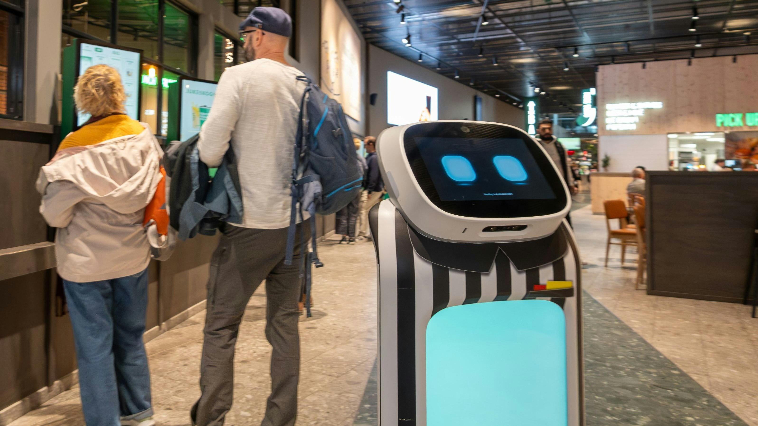 Heute.at - Absurd: Roboter ist im Restaurant der Trinkgeld-Kaiser