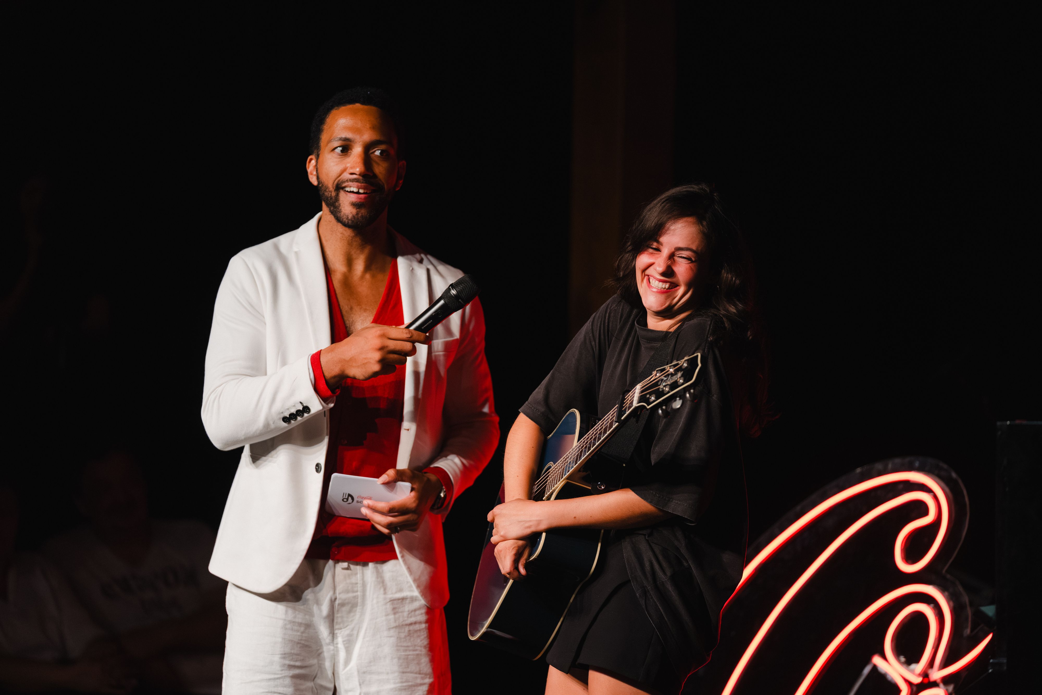 Cesár Sampson mit Lena Schaur beim Finale des 