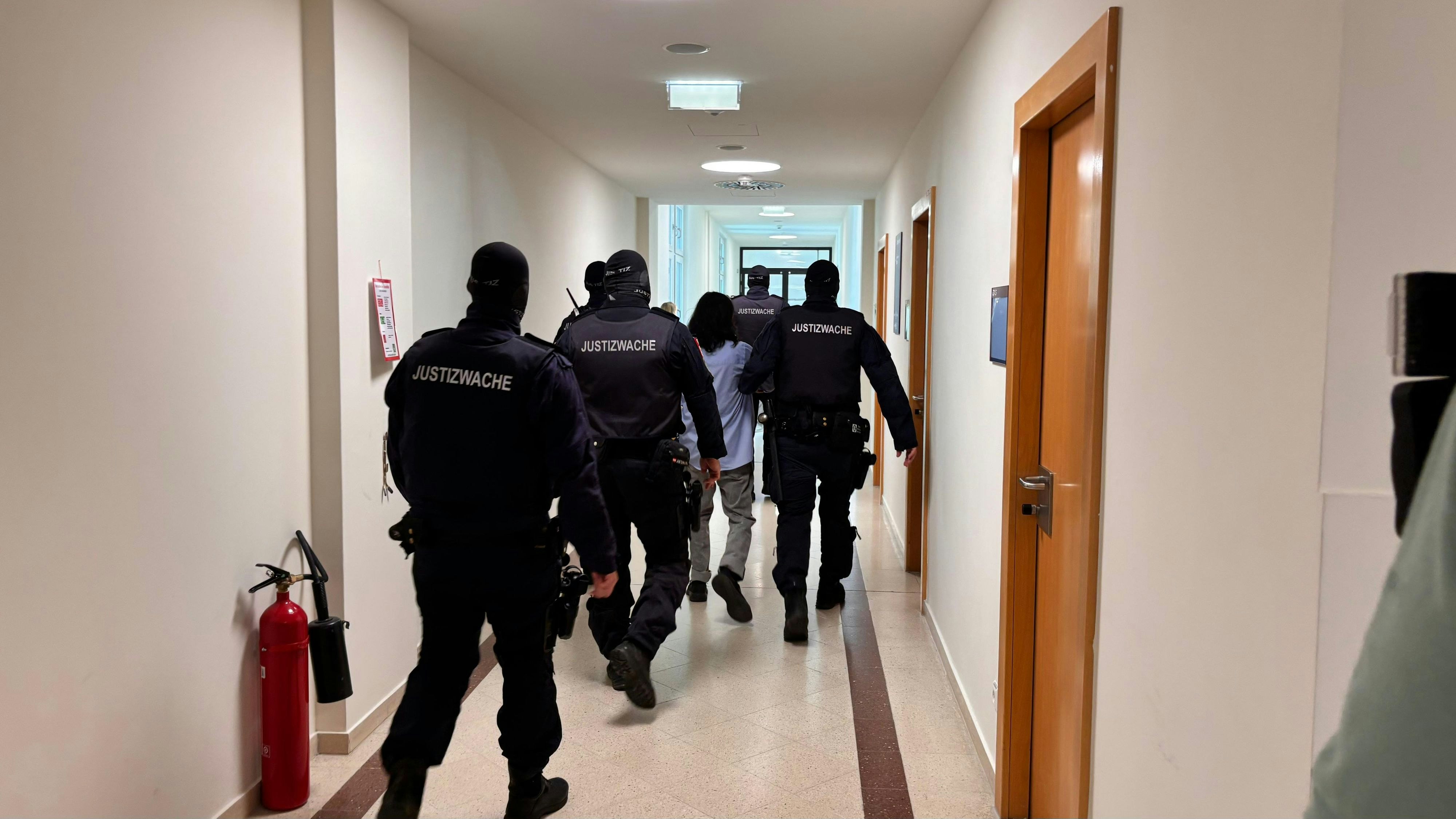 Heute.at - IS-Teenie plante Blutbad in Wien – in 3 Monaten frei