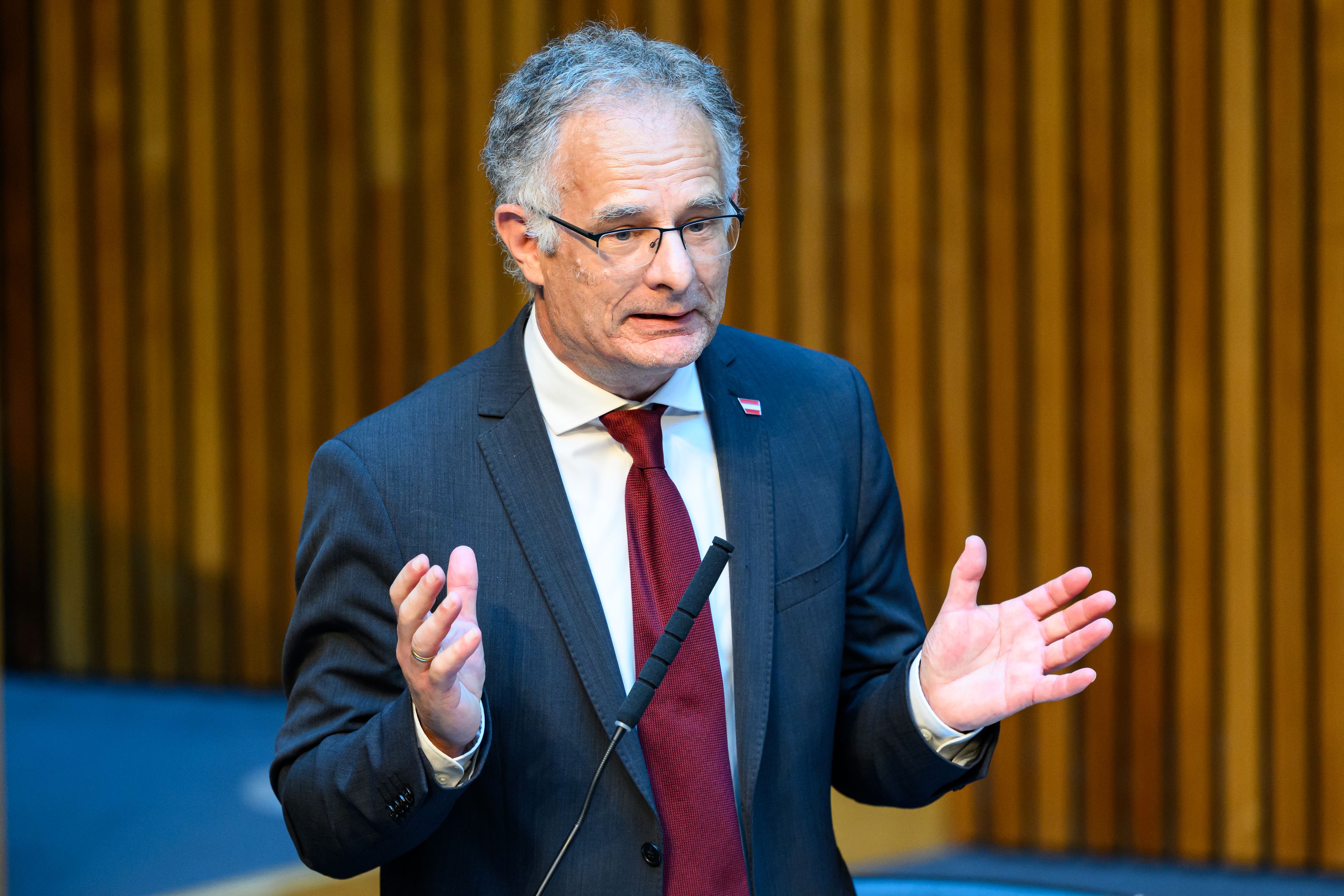 SPÖ-Finanzminister Markus Marterbauer kritisiert das jüngste Rechenmodell aus dem Wirtschaftsministerium zur Teilzeitarbeit. 