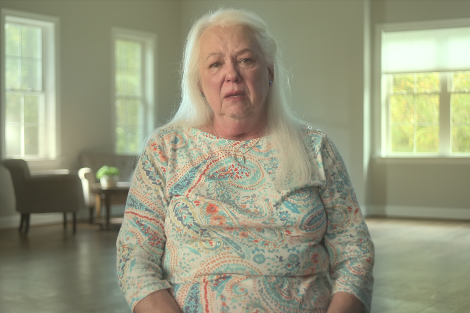 Sucht seit 27 Jahren nach ihrem Kind: Mutter Iva Bradley in der Netflix-Doku "Amy Bradley ist spurlos verschwunden",