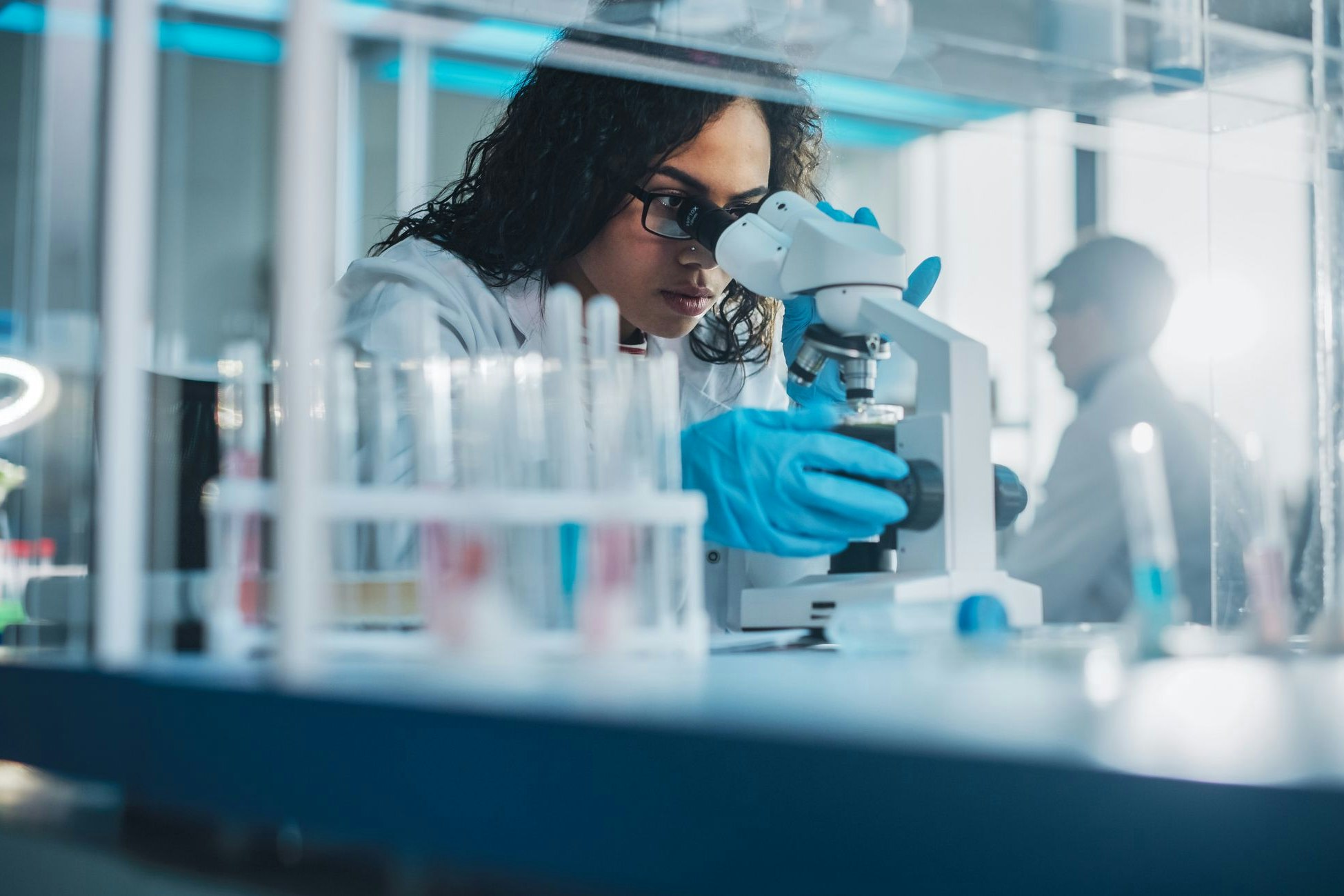 Mit neuen Biomarkern und einem tieferen Verständnis dafür, wie Kombinationen aus Genen und Umwelteinflüssen Menschen für Krebs prädisponieren, können Ärzte gezielt behandeln