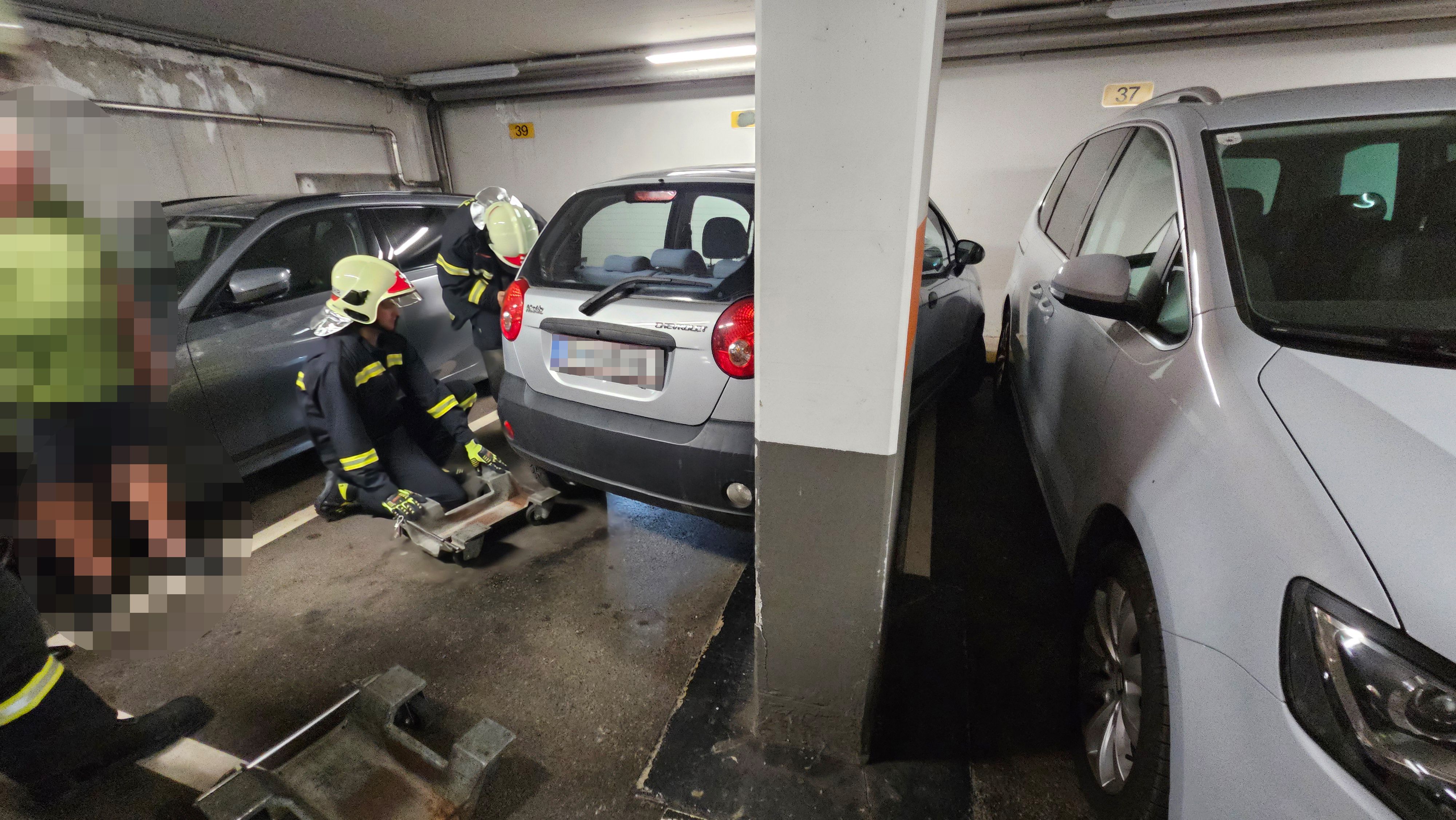 Pkw-Bergung in der Rathausplatz-Tiefgarage in St. Pölten.