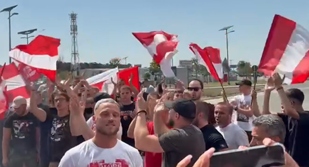 Fans belagern Flughafen: Arnautovic in Serbien gelandet