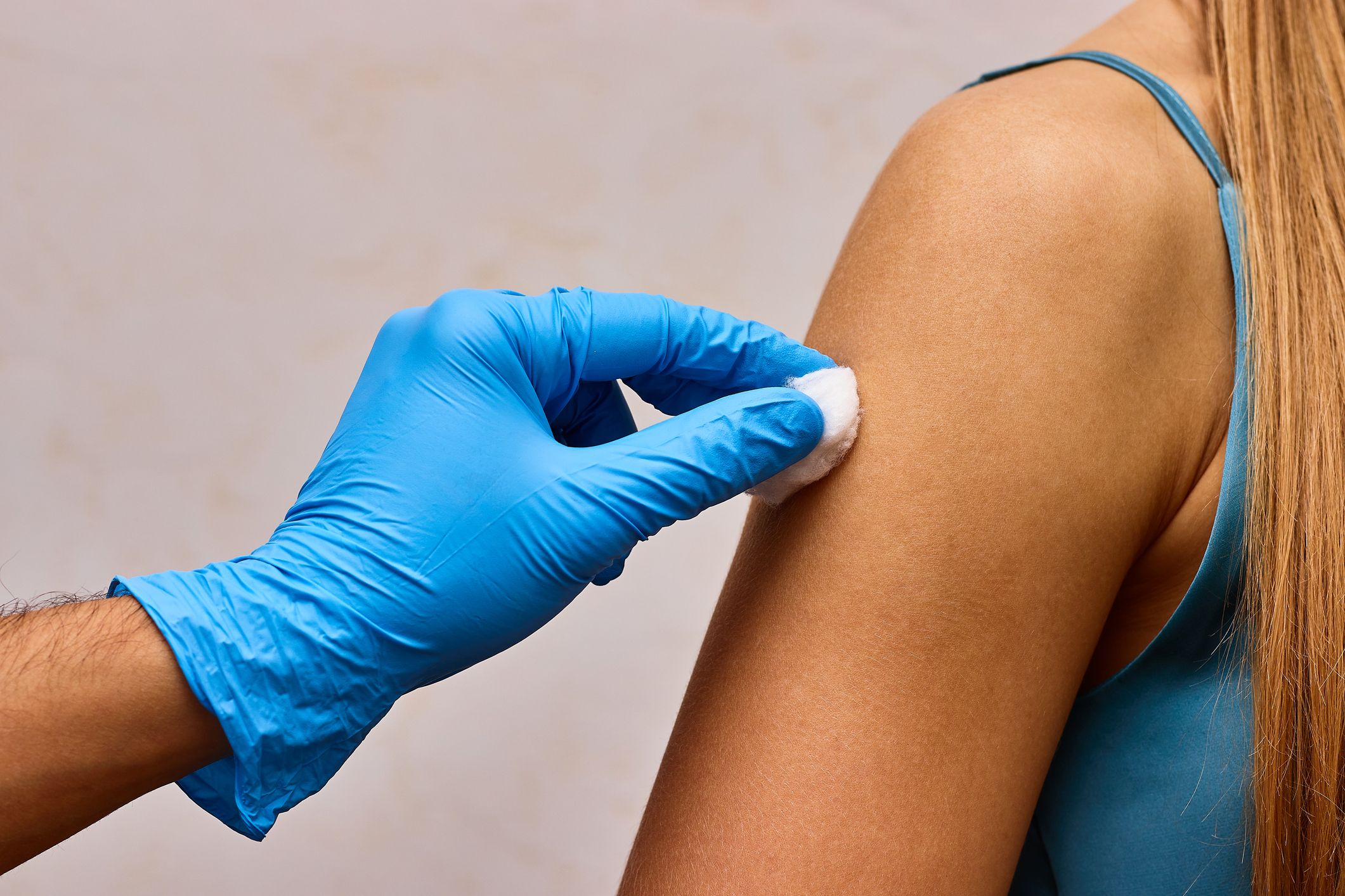 Seit Einführung eines neu entwickelten HPV-Impfstoffs für Mädchen und junge Frauen  ist die Gebärmutterhalskrebsrate bei Frauen in den Zwanzigern um 90 Prozent gesunken